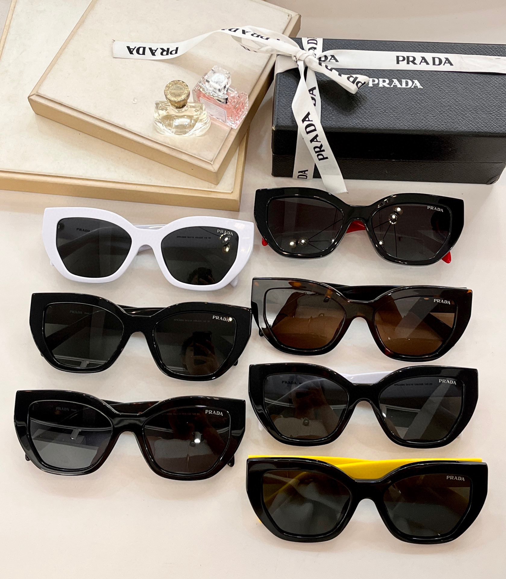 [TOP] PRADA Sunglasses - 7 Colors