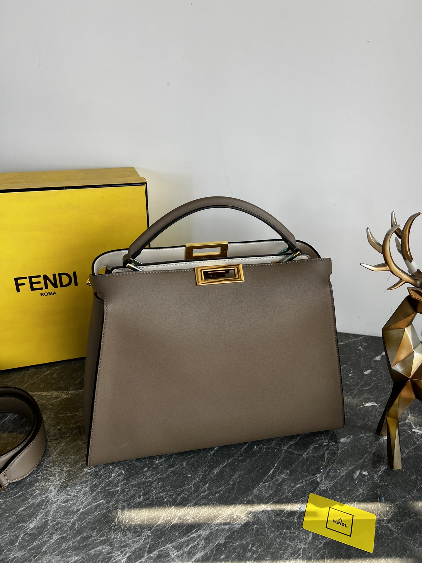 [TOP] FENDI Cowhide Peekaboo Bags - 38CM - 3 Colors