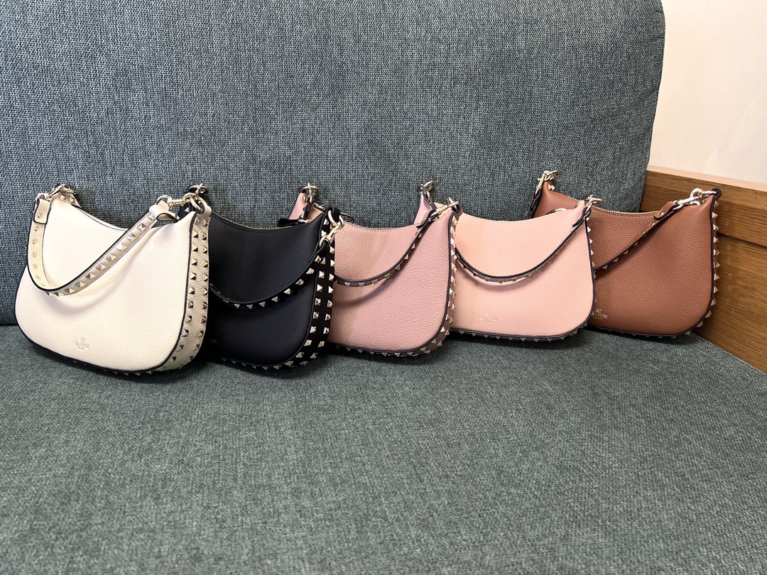 [TOP] VALENTINO Hobo Rockstud Bag Calfskin Leather 20x12.5x1.5cm - 6 Color