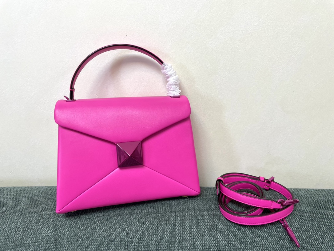 [TOP] VALENTINO One Stud Bag Lambkin Small 24x18x10cm - 5 Colors