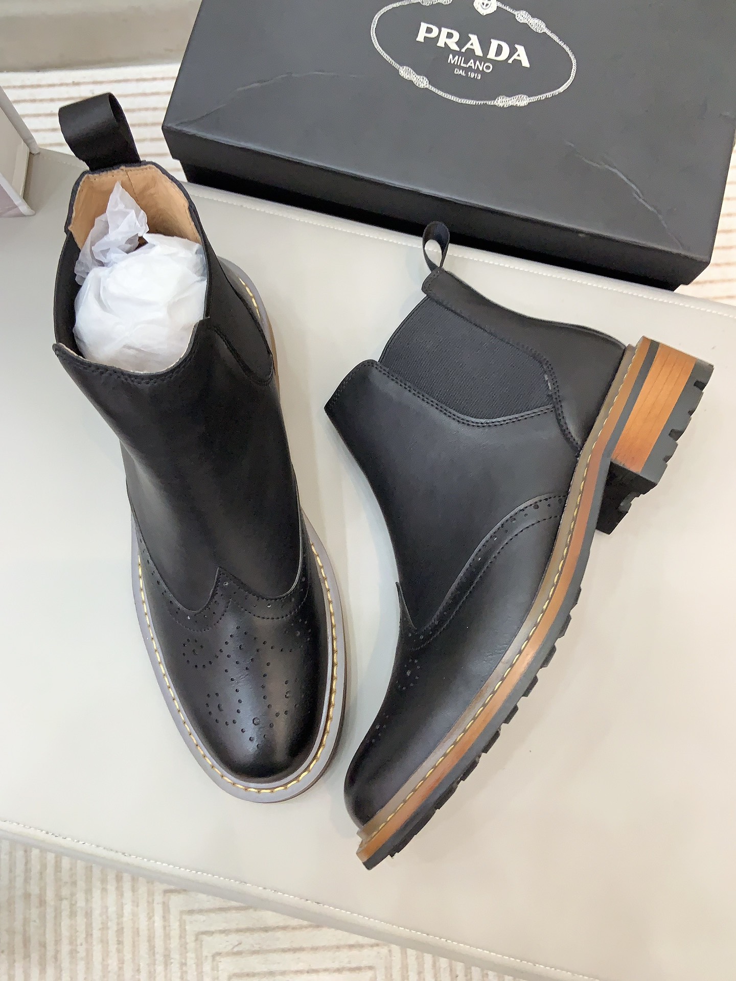 [TOP] PRADA Men's Cowhide Short Boots - 2 Colors