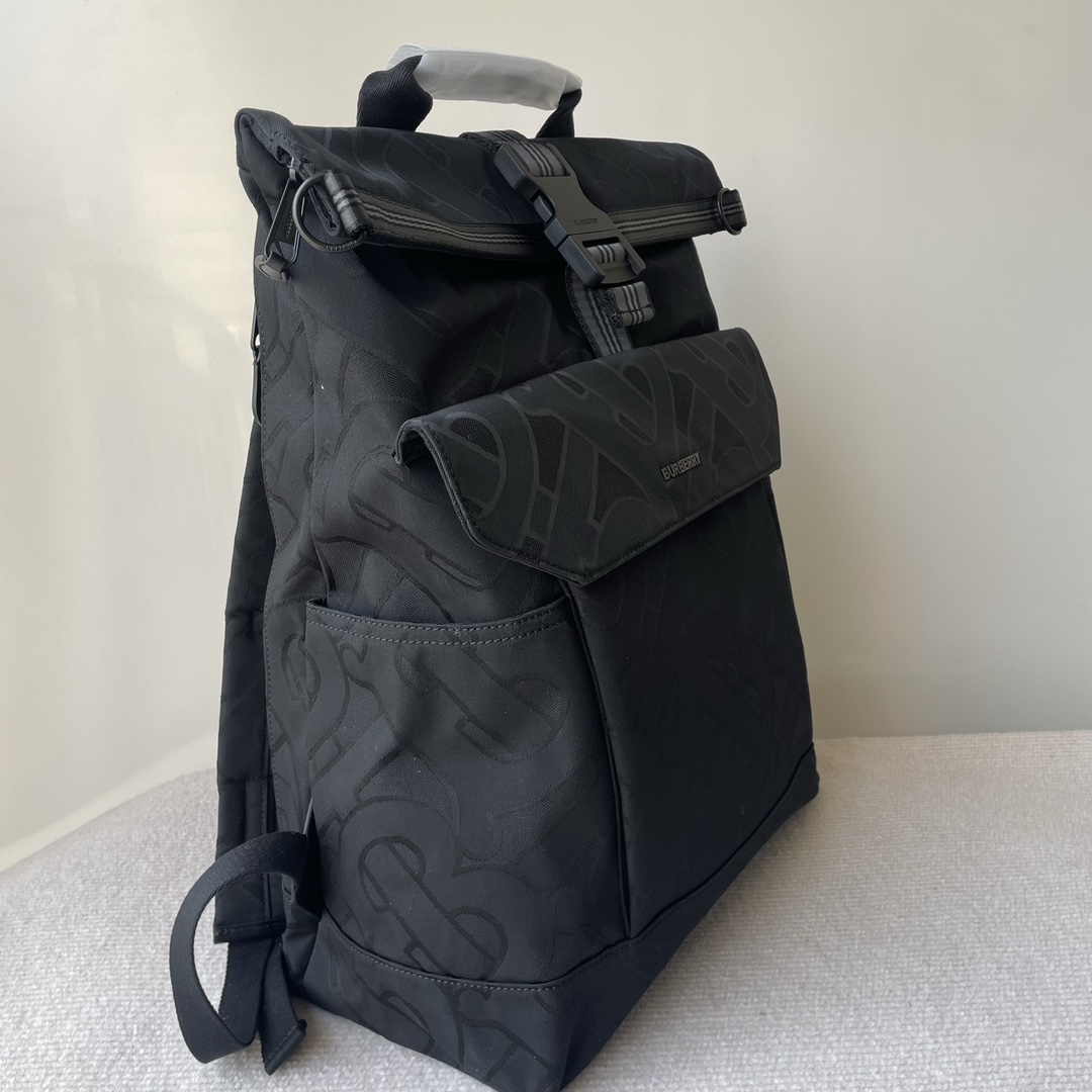 [TOP] BURBERRY Backpack Embellished with Jacquard Worsted Thomas Burberry Signature 36.5 x 19 x 58cm - 2 Color