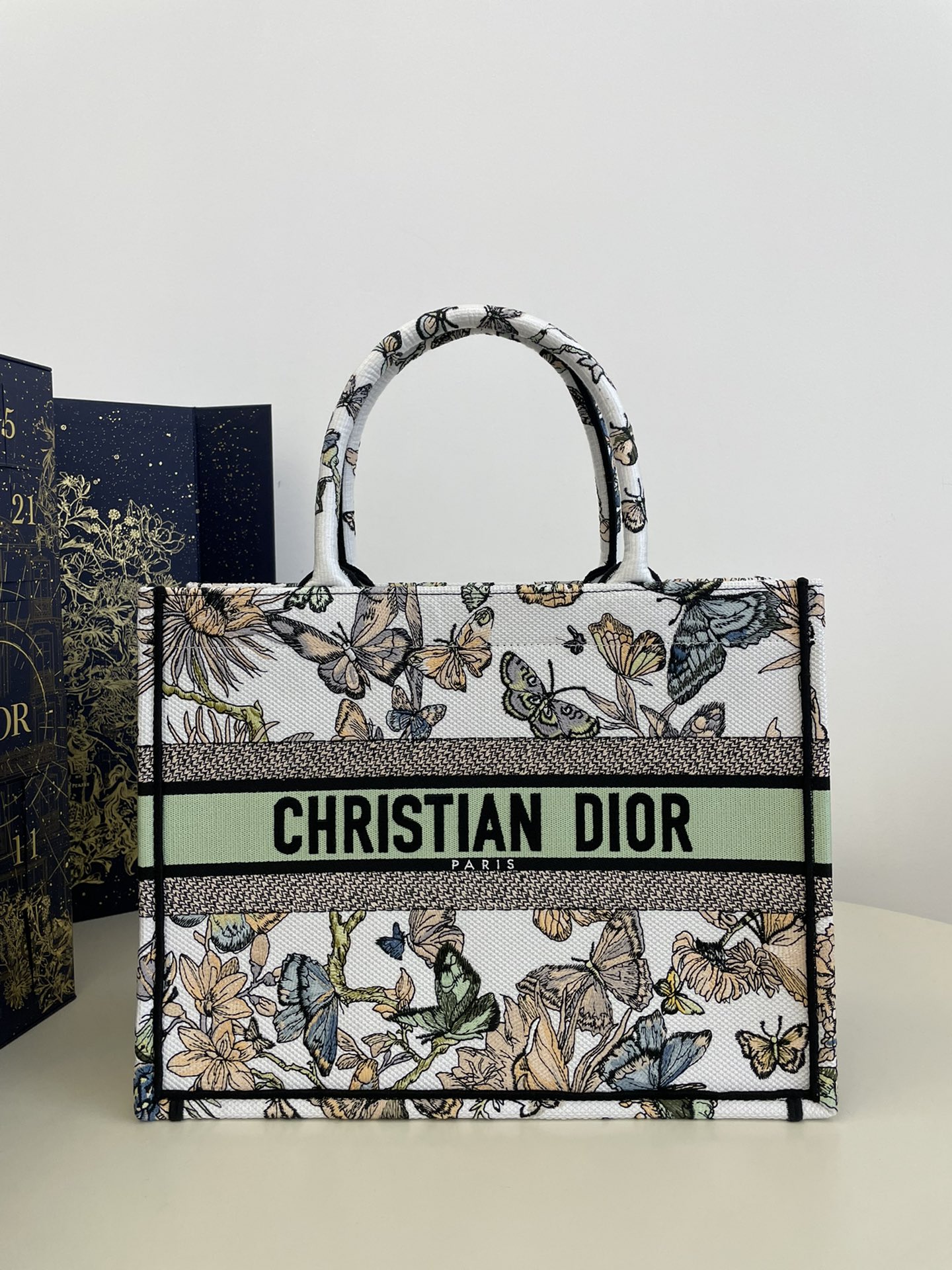 [TOP] Christian Dior Butterfly Embroidery Pattern Tote Handbags 21.5cm/36cm - 2 Sizes