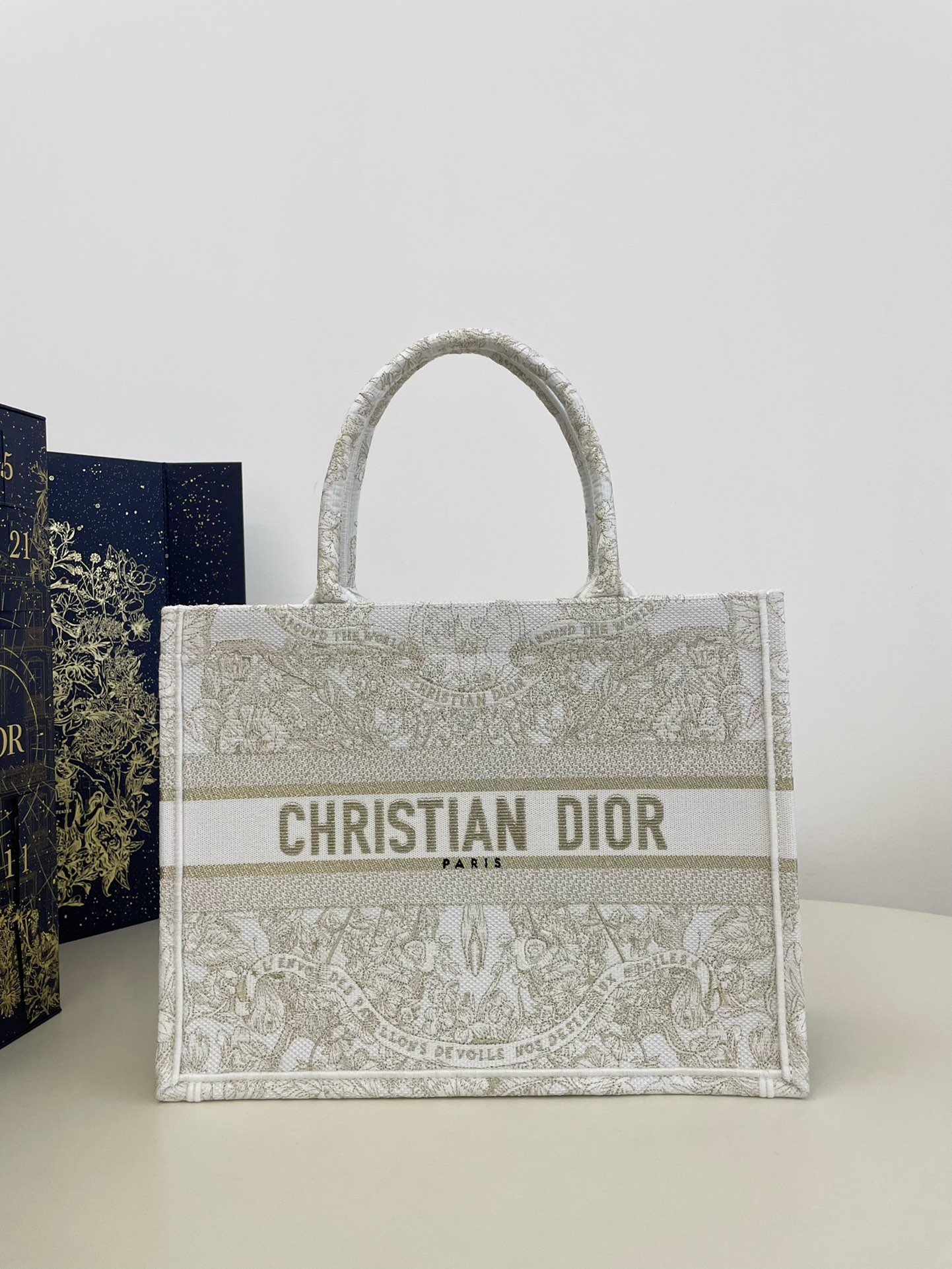 [TOP] Christian Dior Floral Embroidery Pattern Tote Handbag - 36.5X28X18cm