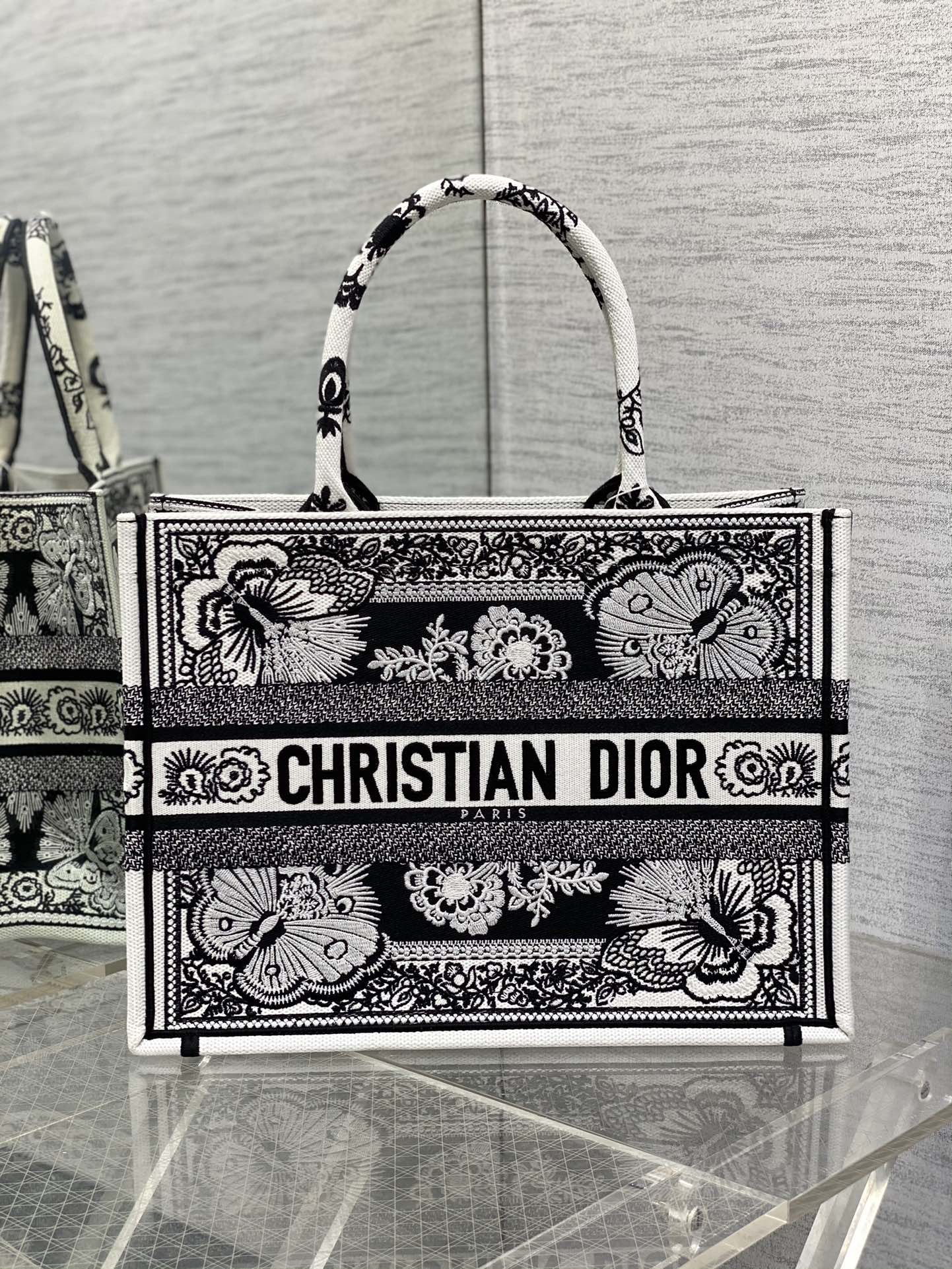 [TOP] Christian Dior Butterfly Embroidery Pattern Tote Handbags 36cm/41cm - 2 Sizes