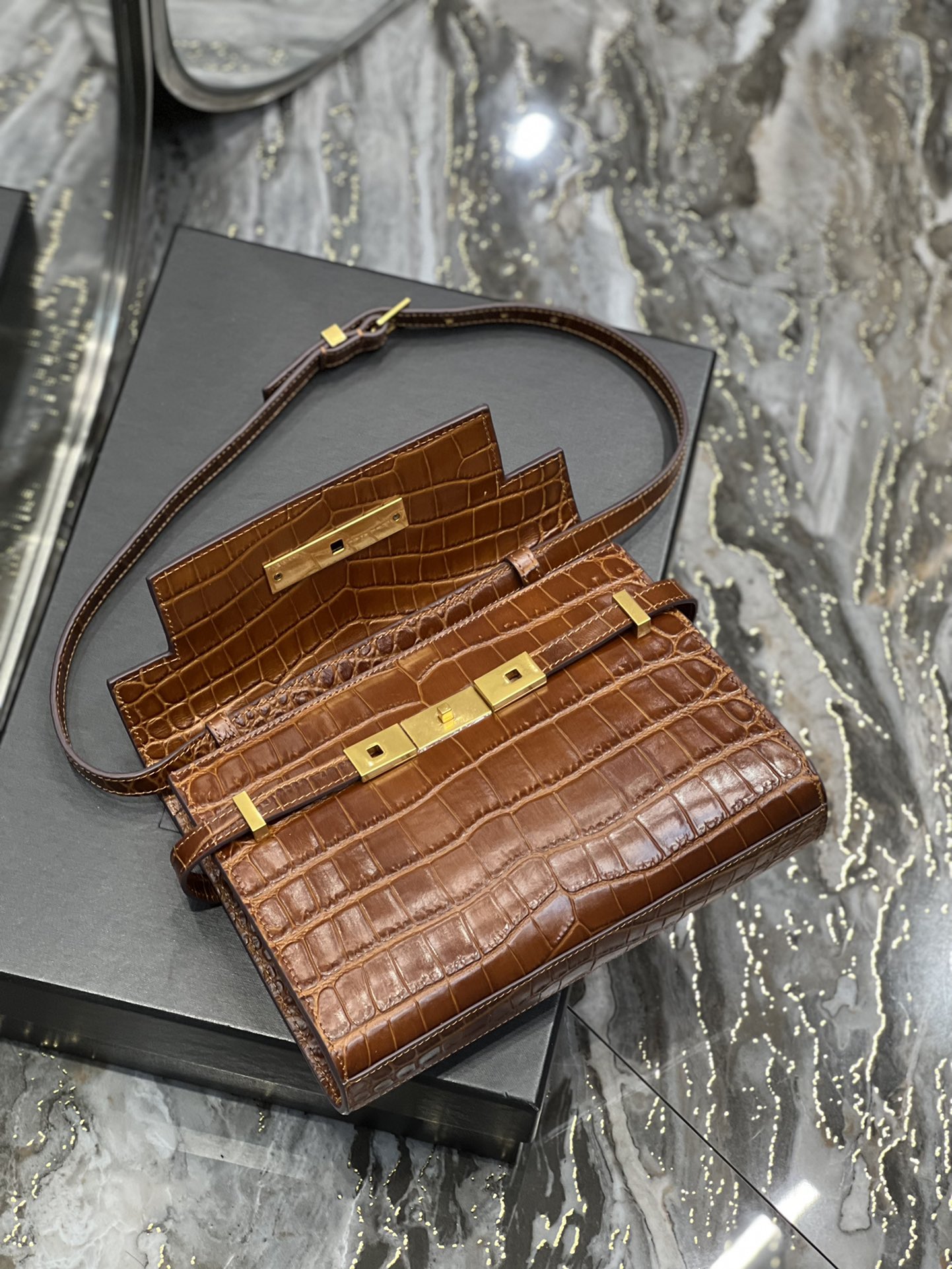 [TOP] Yves Saint Laurent YSL Crocodile Manhattan Baguette Bag - Brown&GHW - 24x17.5x6cm