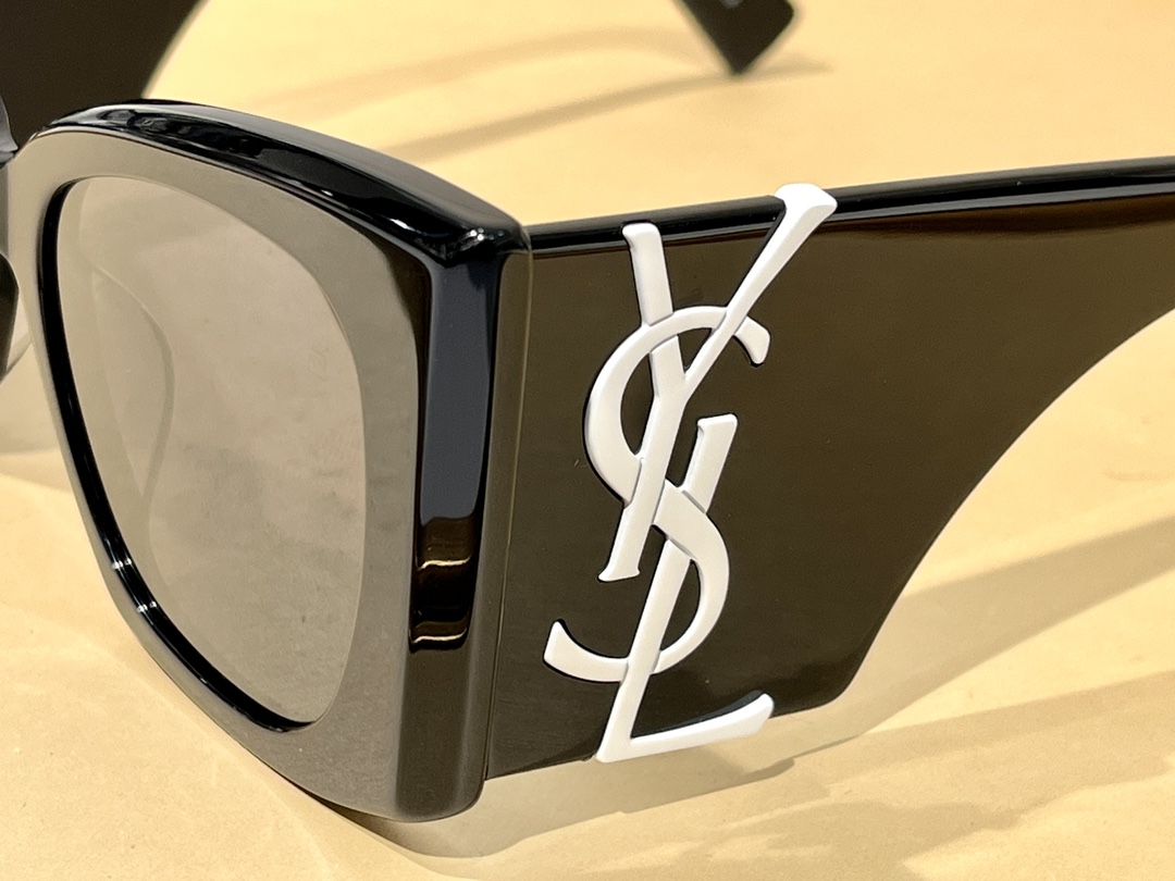 [TOP] Yves Saint Laurent YSL YSL One-Piece Nose Pads Sunglasses - Black