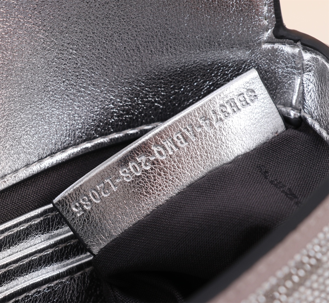 [TOP] FENDI Full Diamond Mini Baguette Bag 18×4×11cm - Silvery