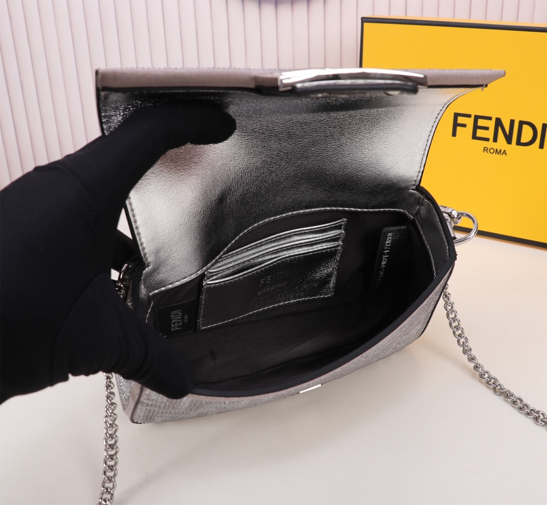 [TOP] FENDI Full Diamond Mini Baguette Bag 18×4×11cm - Silvery