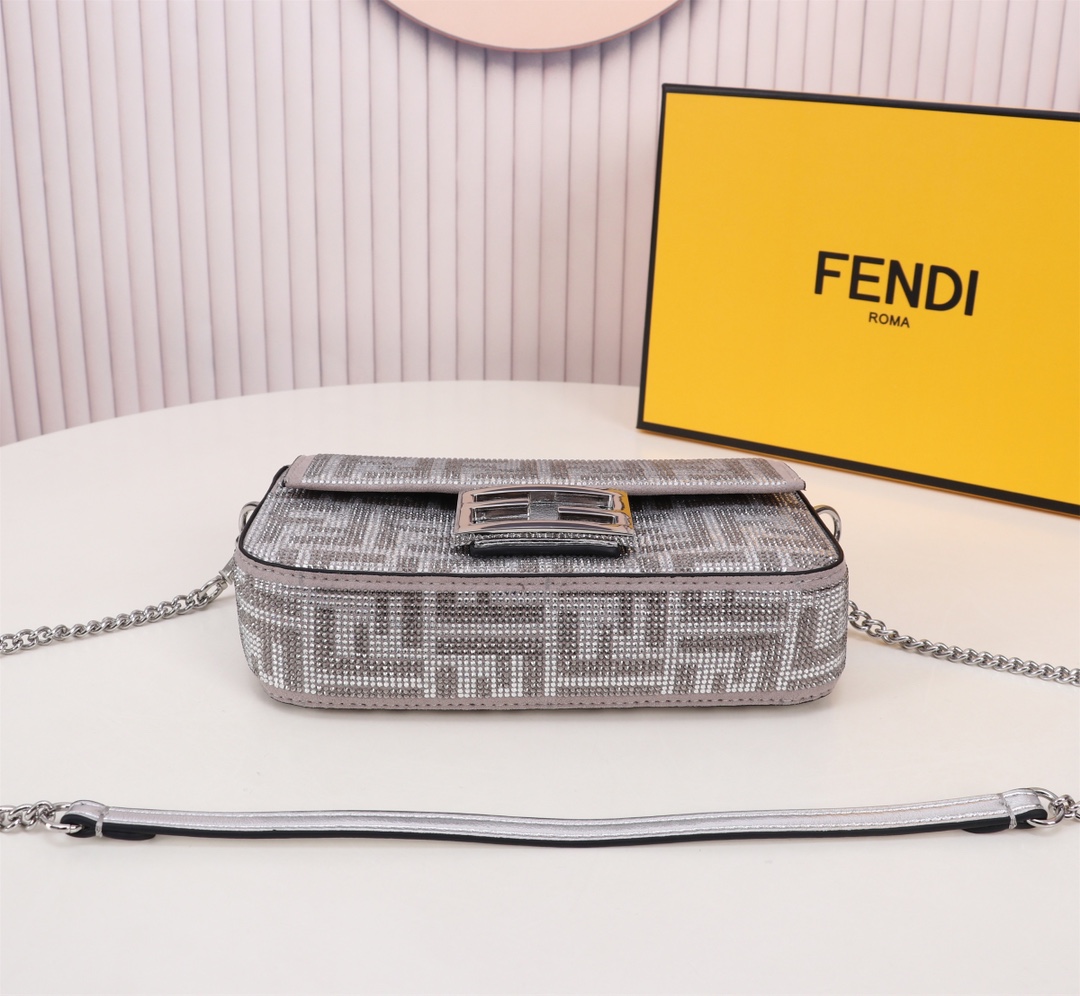 [TOP] FENDI Full Diamond Mini Baguette Bag 18×4×11cm - Silvery