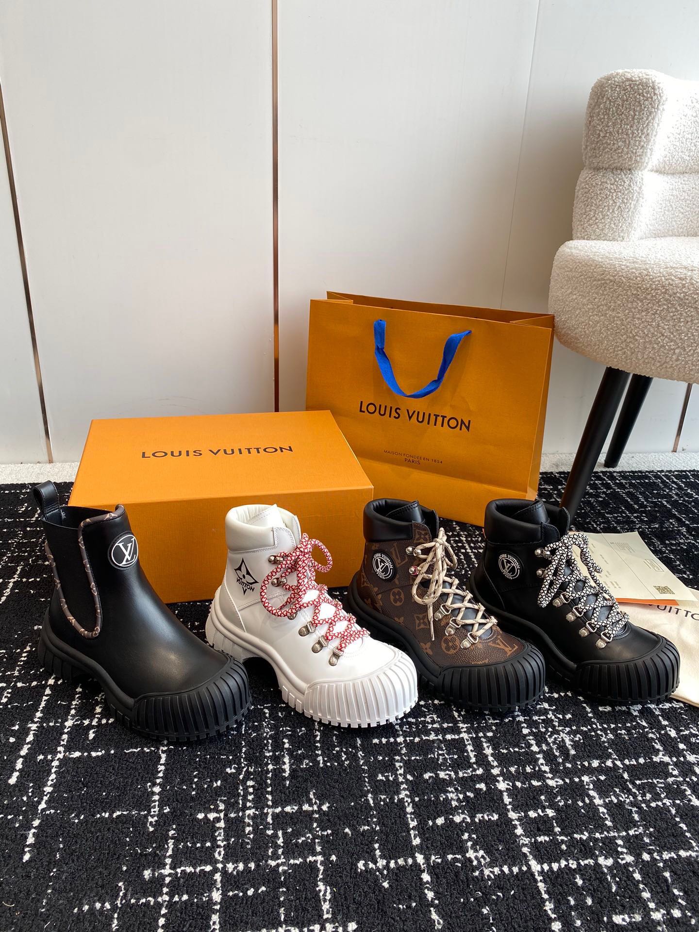 [TOP] Louis Vuitton LV Casual Versatile Boots - 4 Colors