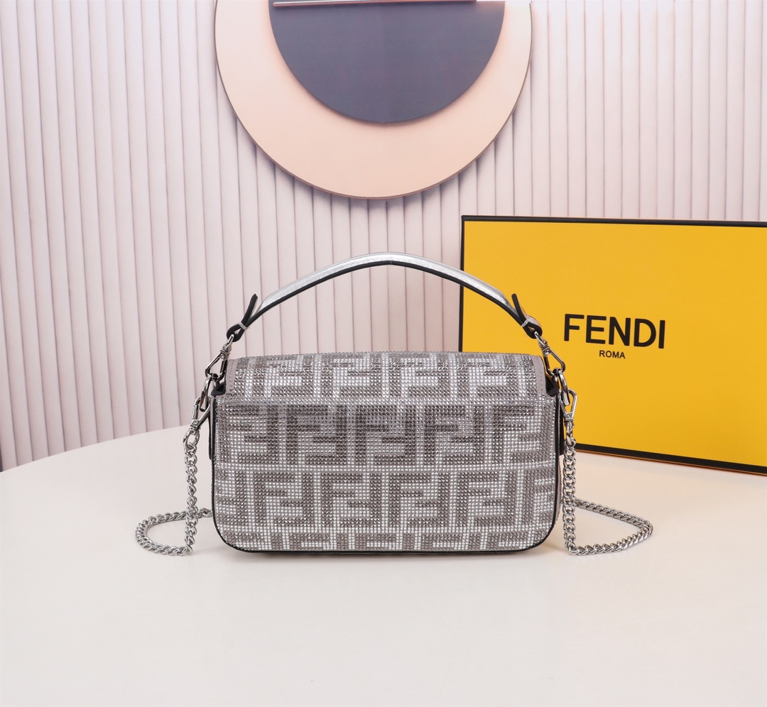 [TOP] FENDI Full Diamond Mini Baguette Bag 18×4×11cm - Silvery