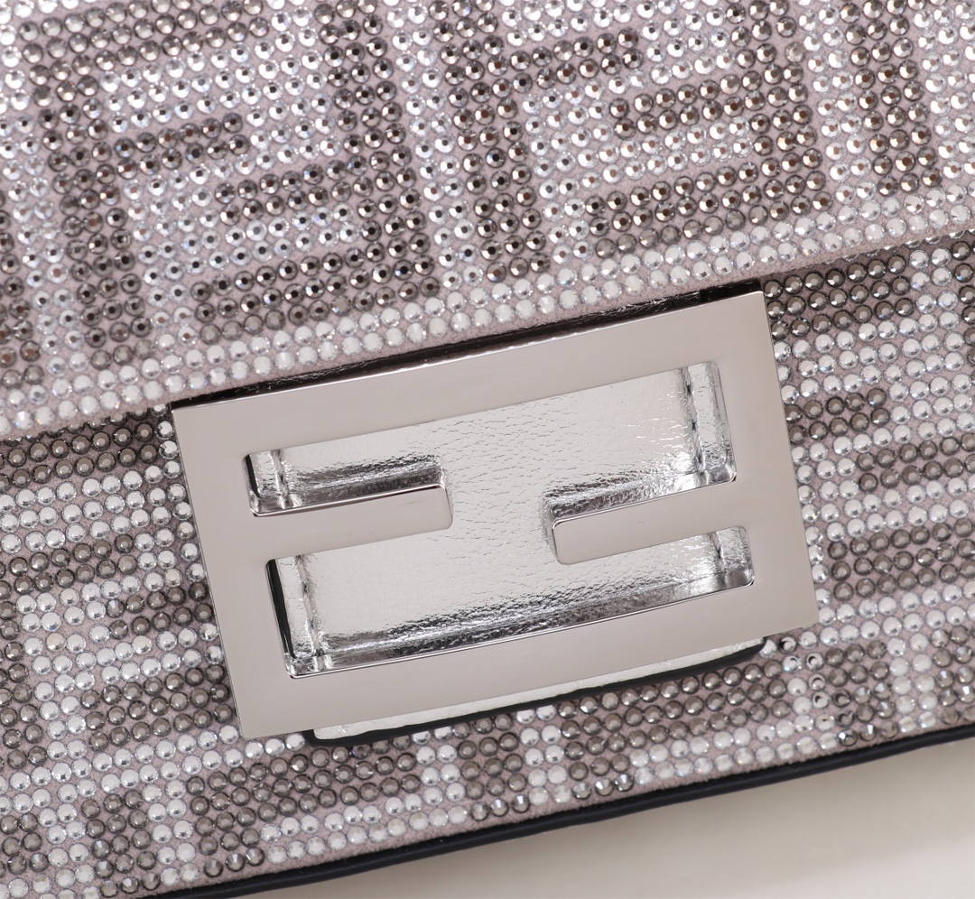 [TOP] FENDI Full Diamond Mini Baguette Bag 18×4×11cm - Silvery