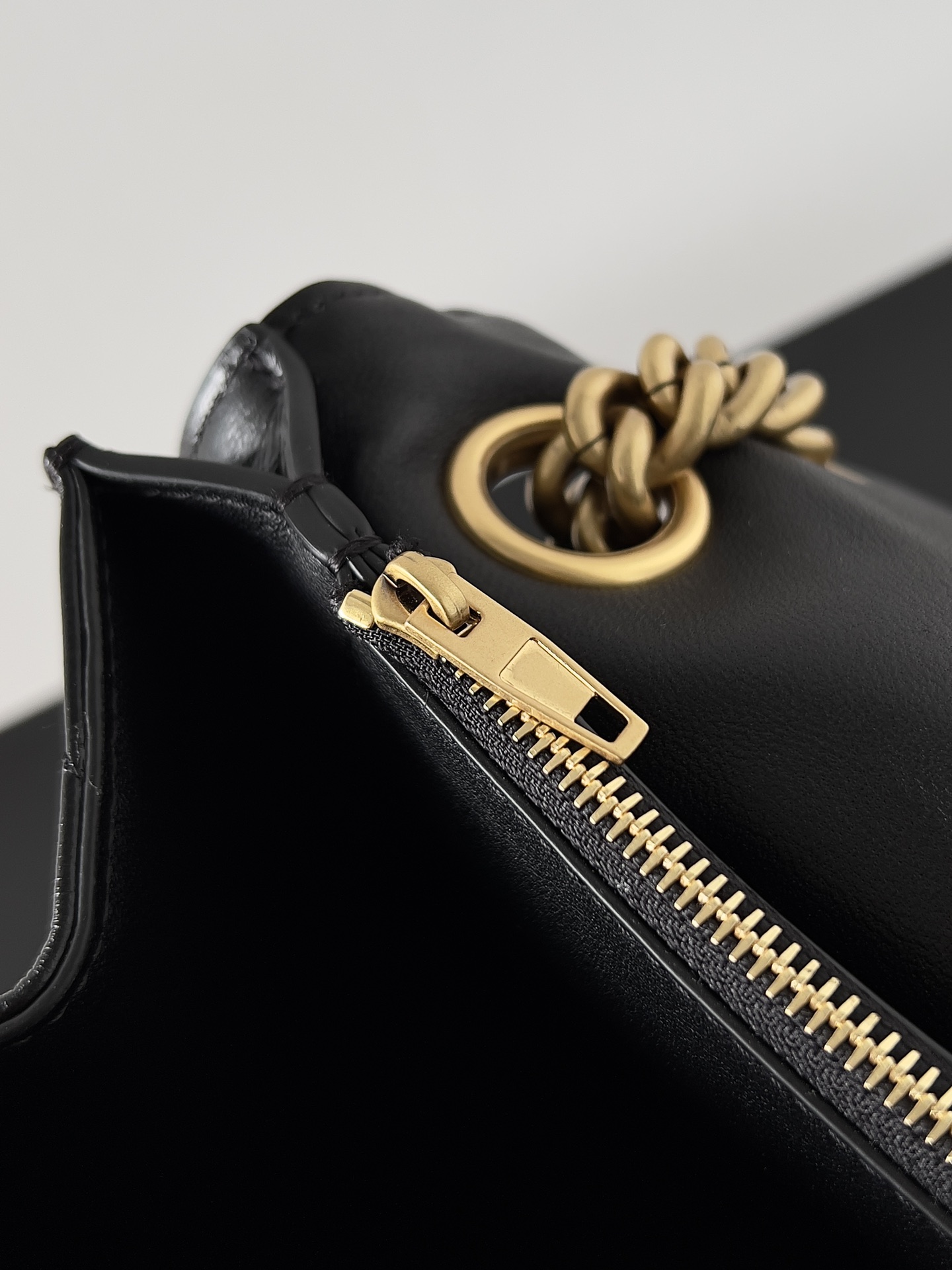 [TOP] BALENCIAGA Crush Bag Chain Bag 39.9 CM - Black