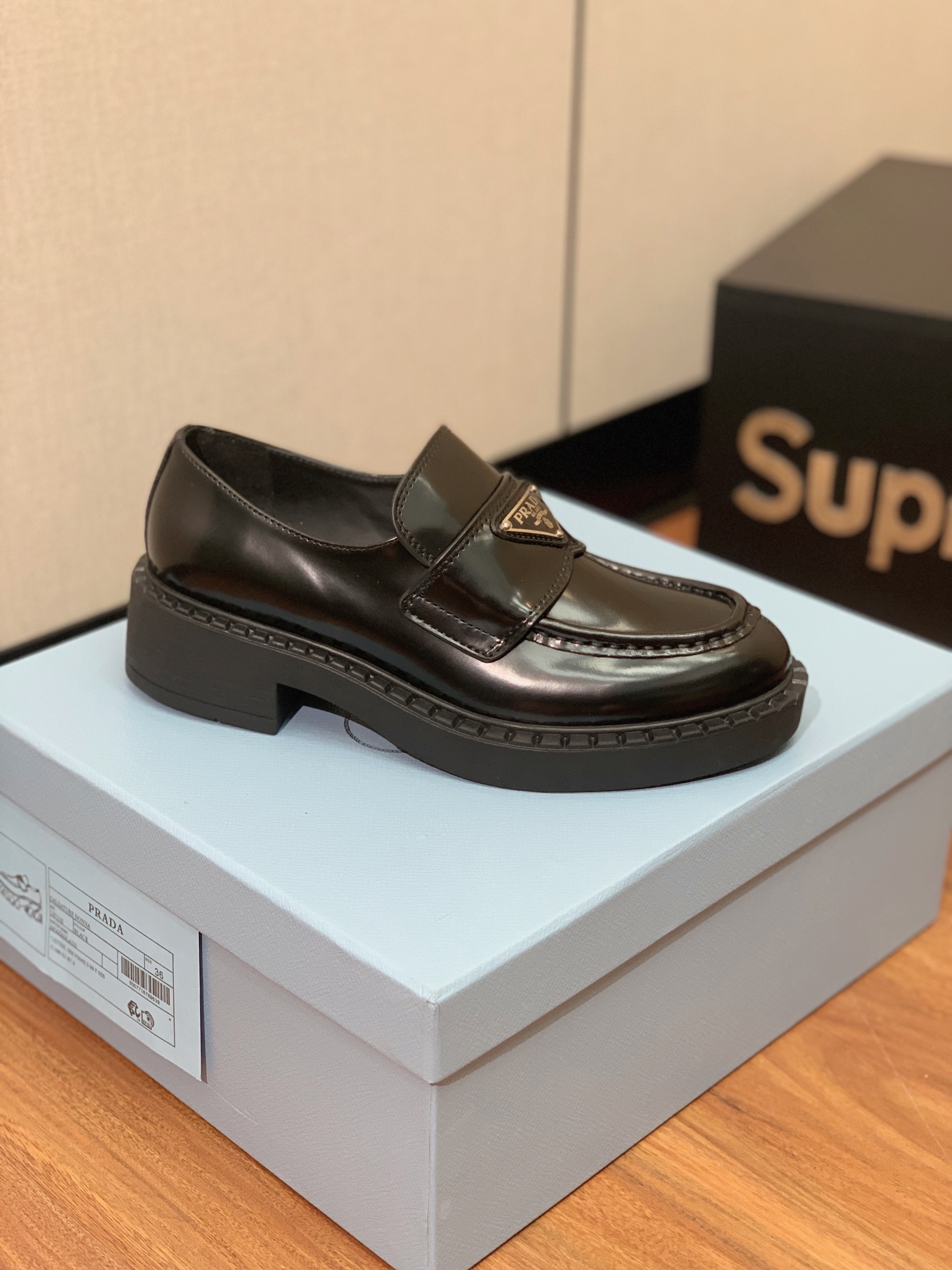 [TOP] PRADA Cow Patent Leather Shoes - 4 Styles