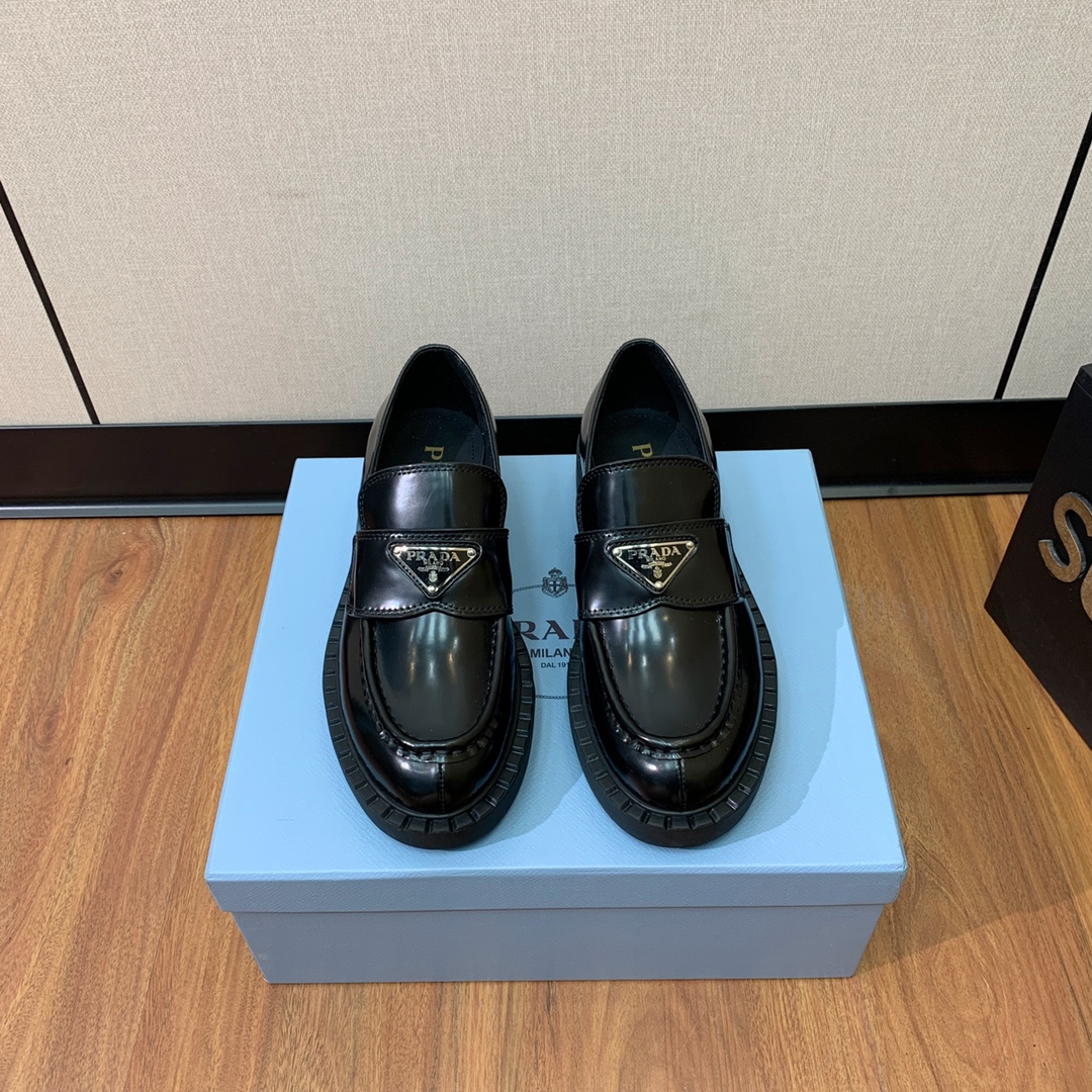 [TOP] PRADA Cow Patent Leather Shoes - 4 Styles