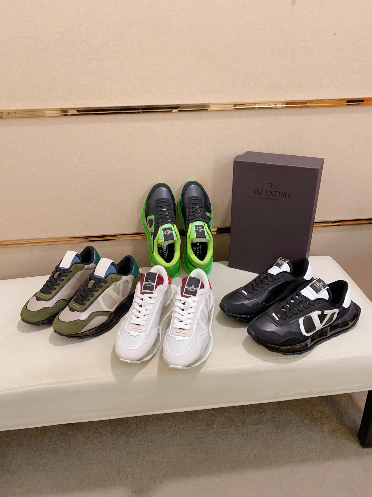 [TOP] VALENTINO TPU Air Cushion Anti Slip Shoes - 4 Colors