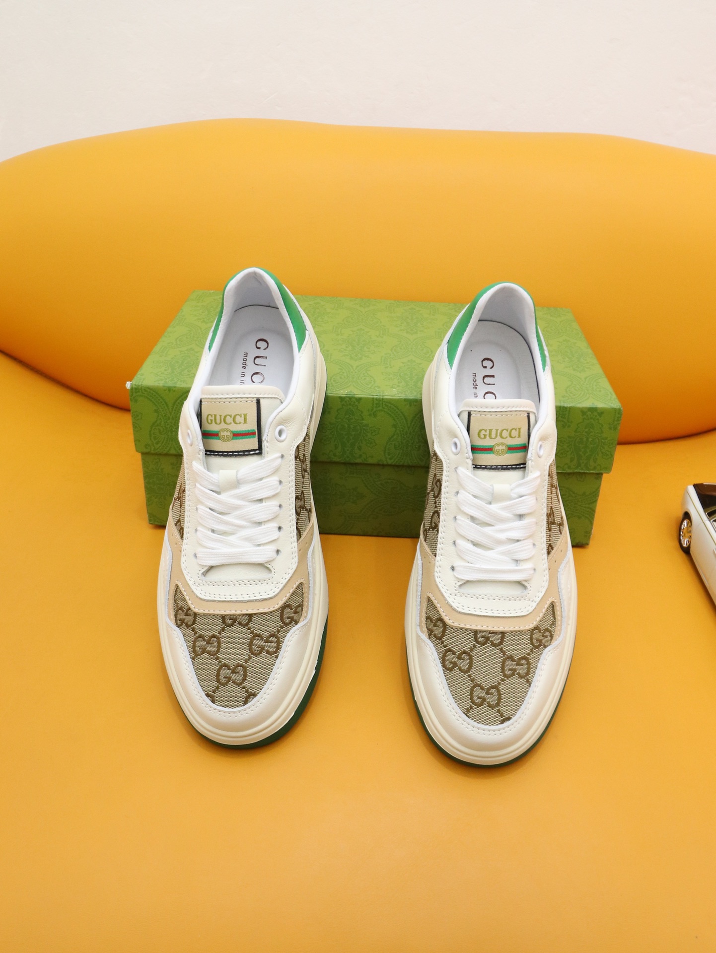 [TOP] GUCCI Cowhide Casual Shoes - 2 Colors