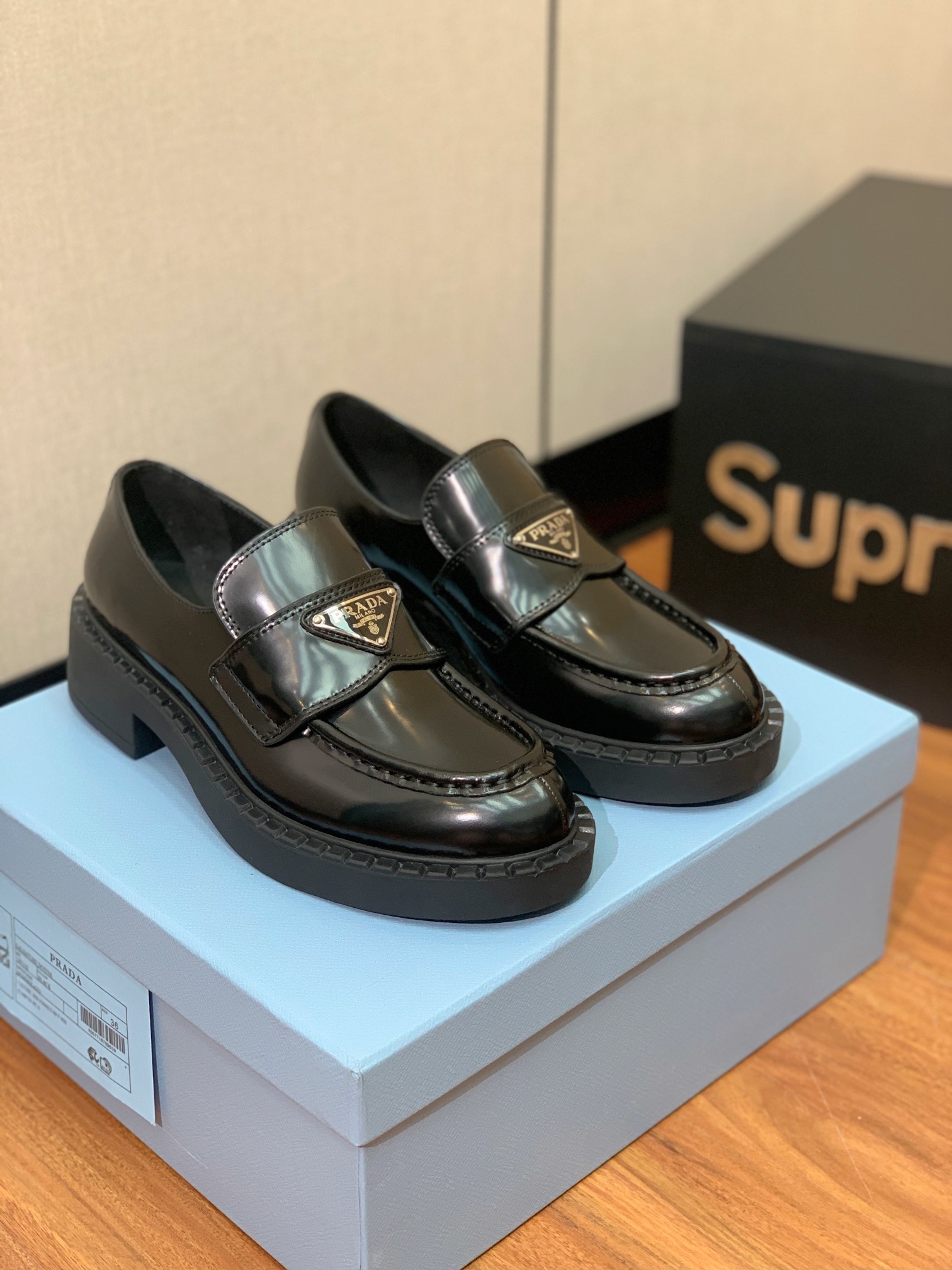 [TOP] PRADA Cow Patent Leather Shoes - 4 Styles