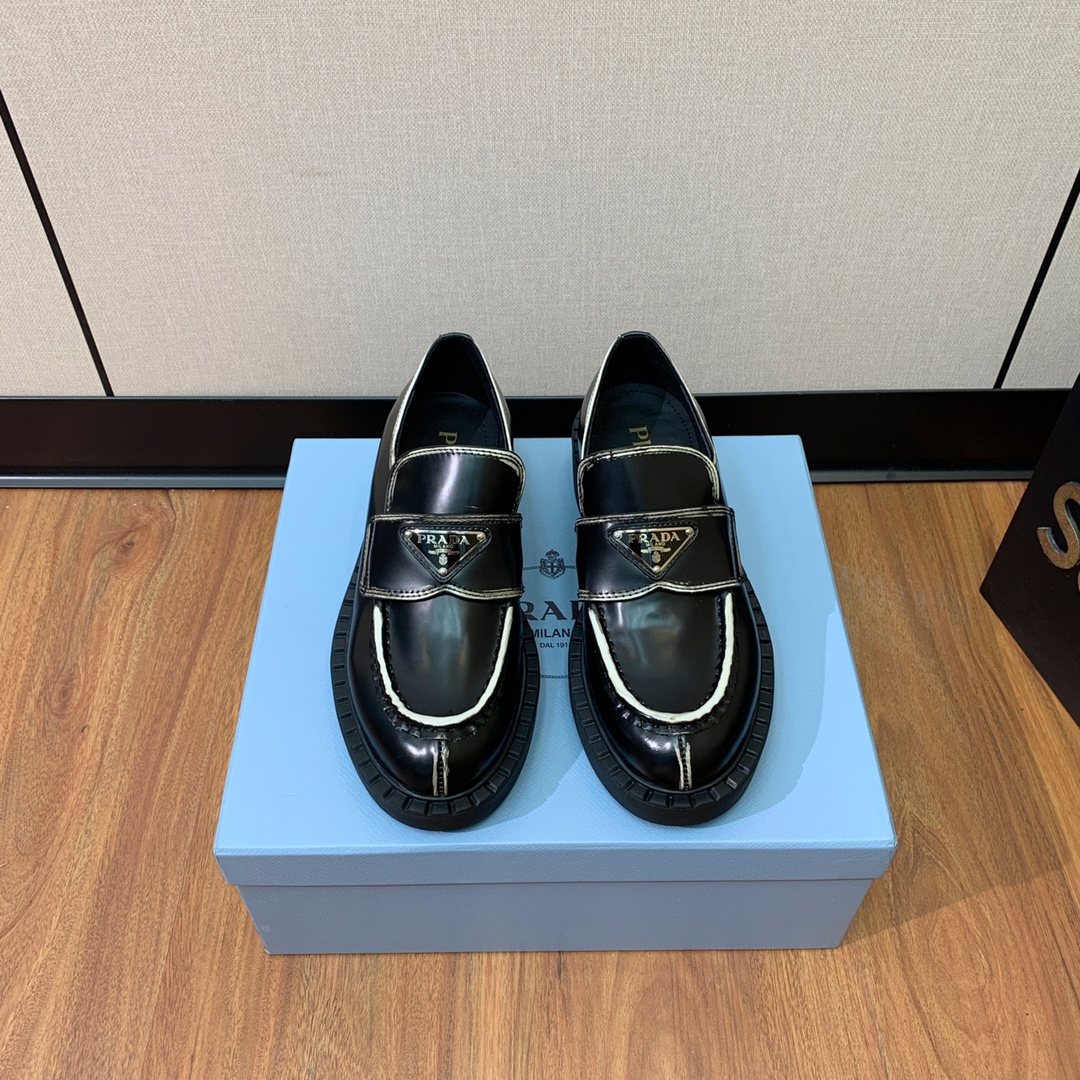 [TOP] PRADA Cow Patent Leather Shoes - 4 Styles