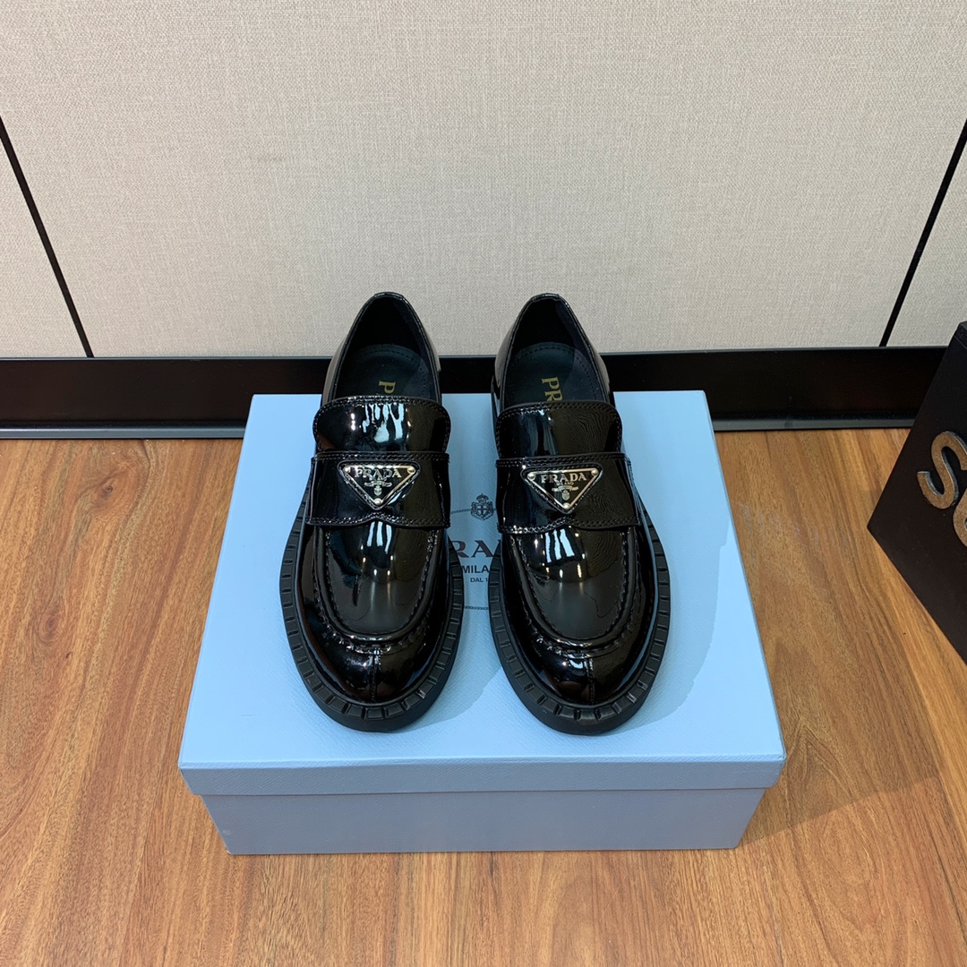 [TOP] PRADA Cow Patent Leather Shoes - 4 Styles