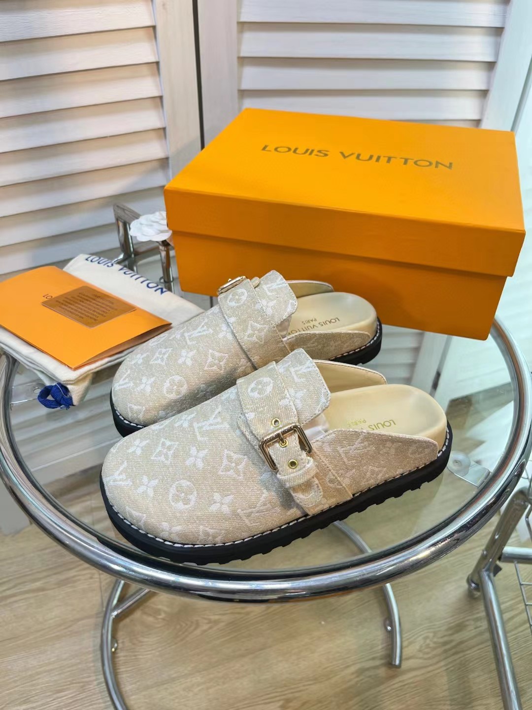 [TOP] Louis Vuitton LV  Fur Slippers - Monogram
