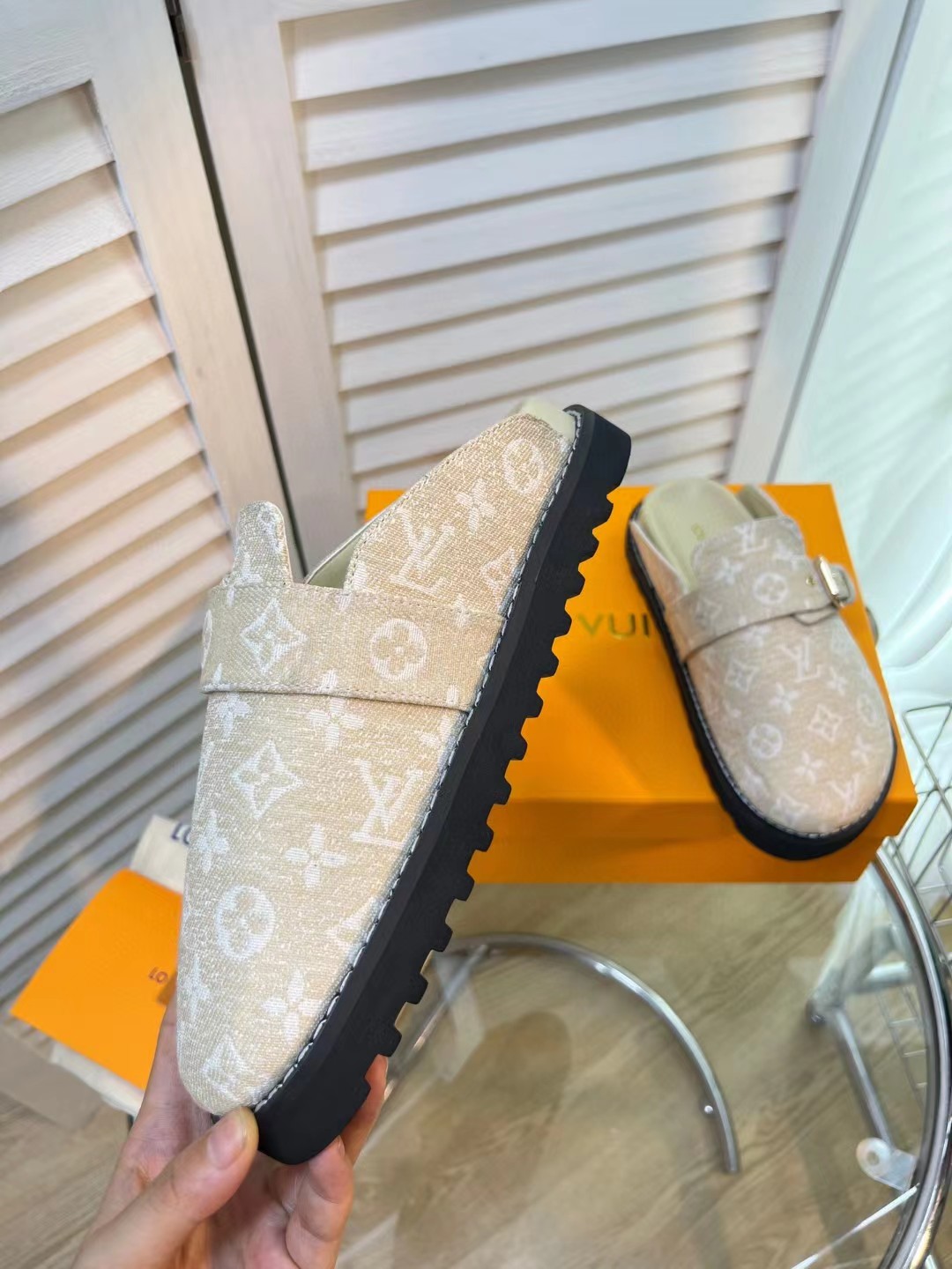 [TOP] Louis Vuitton LV  Fur Slippers - Monogram