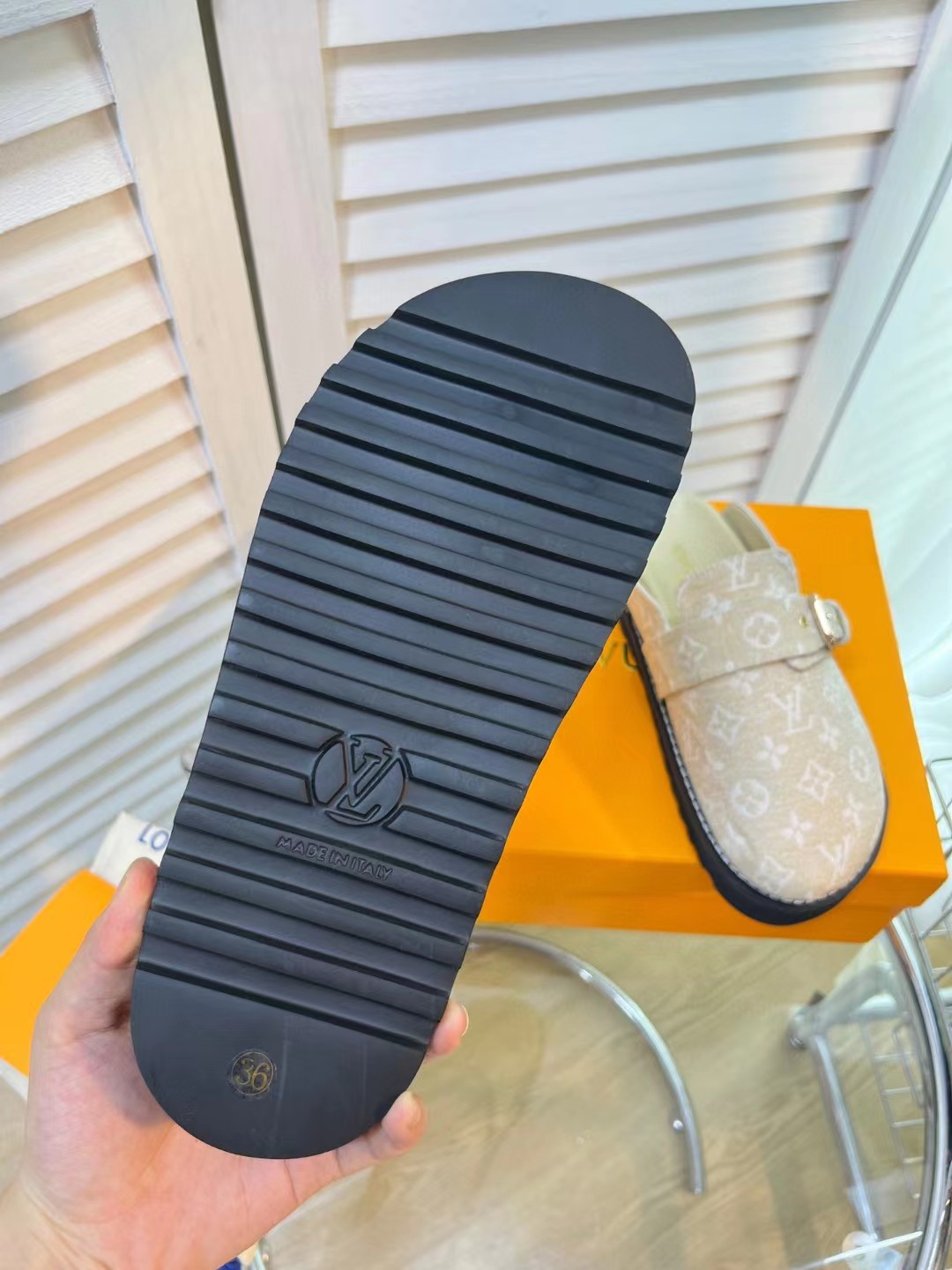 [TOP] Louis Vuitton LV  Fur Slippers - Monogram