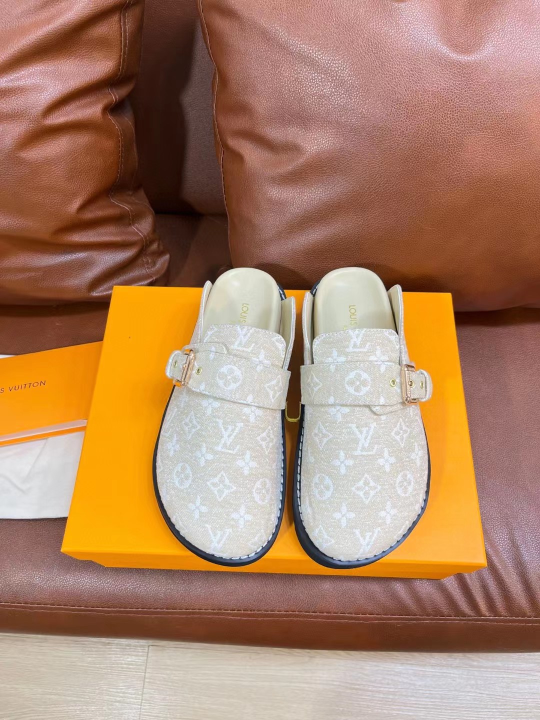 [TOP] Louis Vuitton LV  Fur Slippers - Monogram