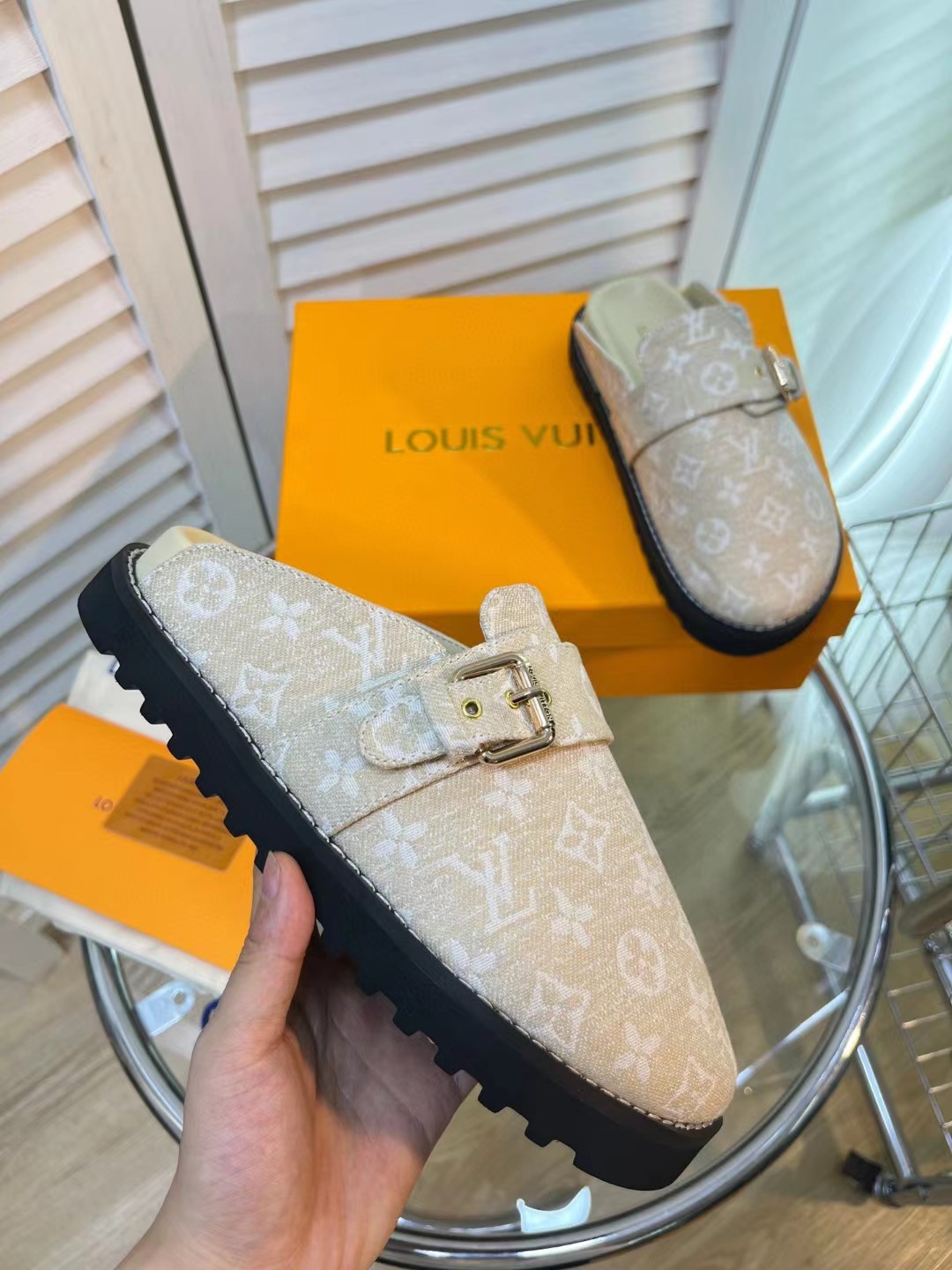 [TOP] Louis Vuitton LV  Fur Slippers - Monogram