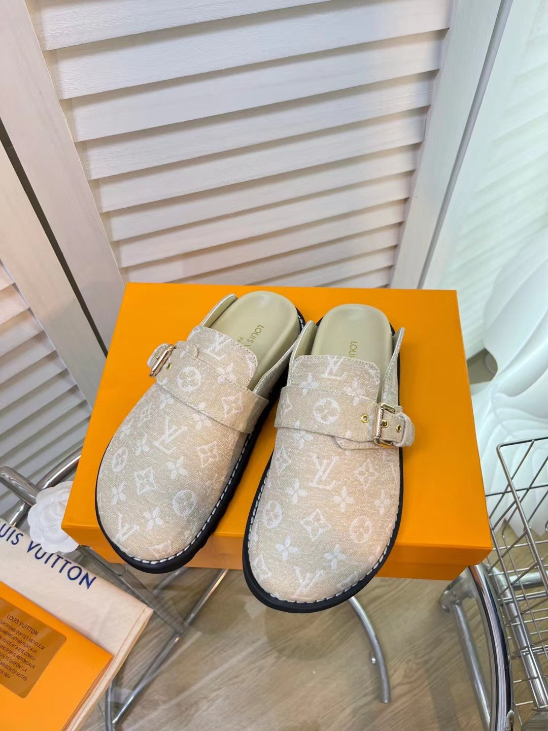 [TOP] Louis Vuitton LV  Fur Slippers - Monogram
