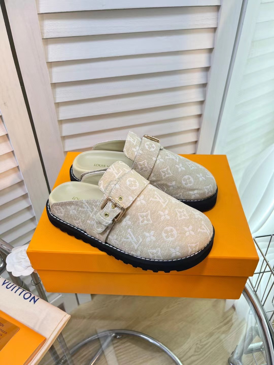 [TOP] Louis Vuitton LV  Fur Slippers - Monogram