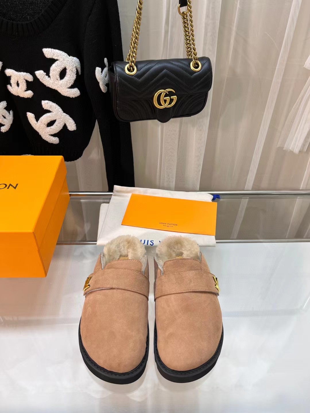 [TOP] Louis Vuitton LV Fur Slippers - 4 Colors