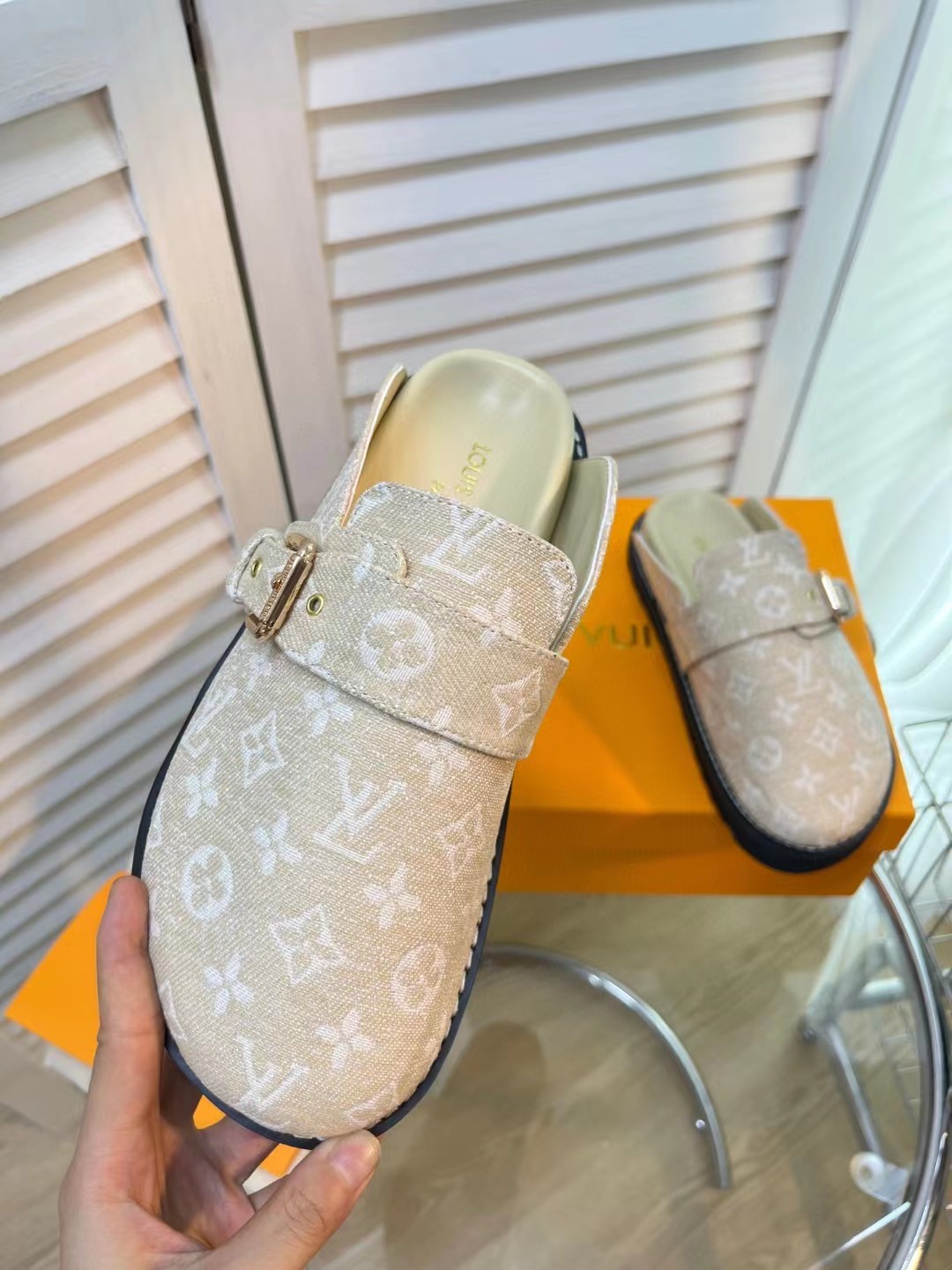 [TOP] Louis Vuitton LV  Fur Slippers - Monogram
