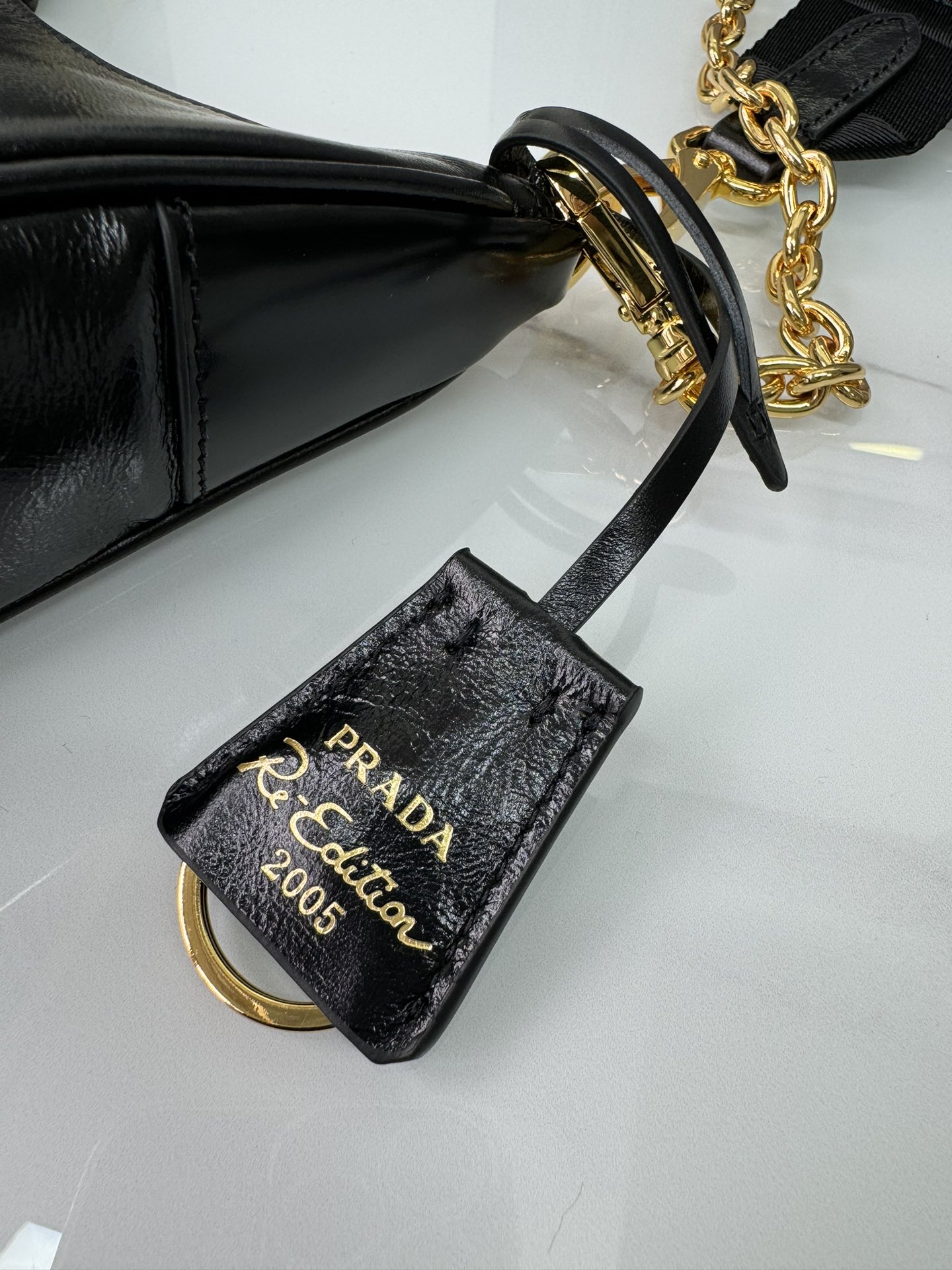 [TOP] PRADA Re-Edition 2005 Hobo Bag Oiled Cowhide 23x17x6.5cm - Black