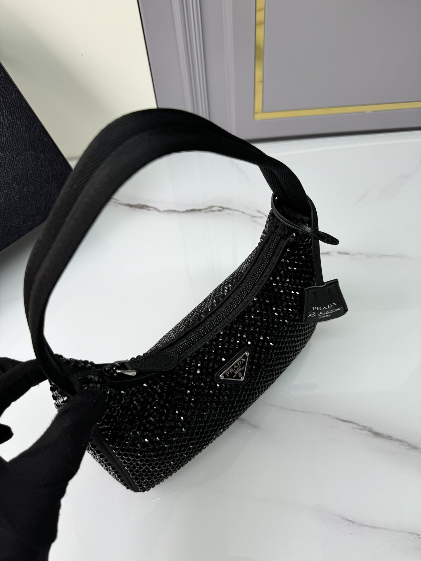 [TOP] PRADA Re-Edition 2000 Bag Crystal 23x13x5cm - Black