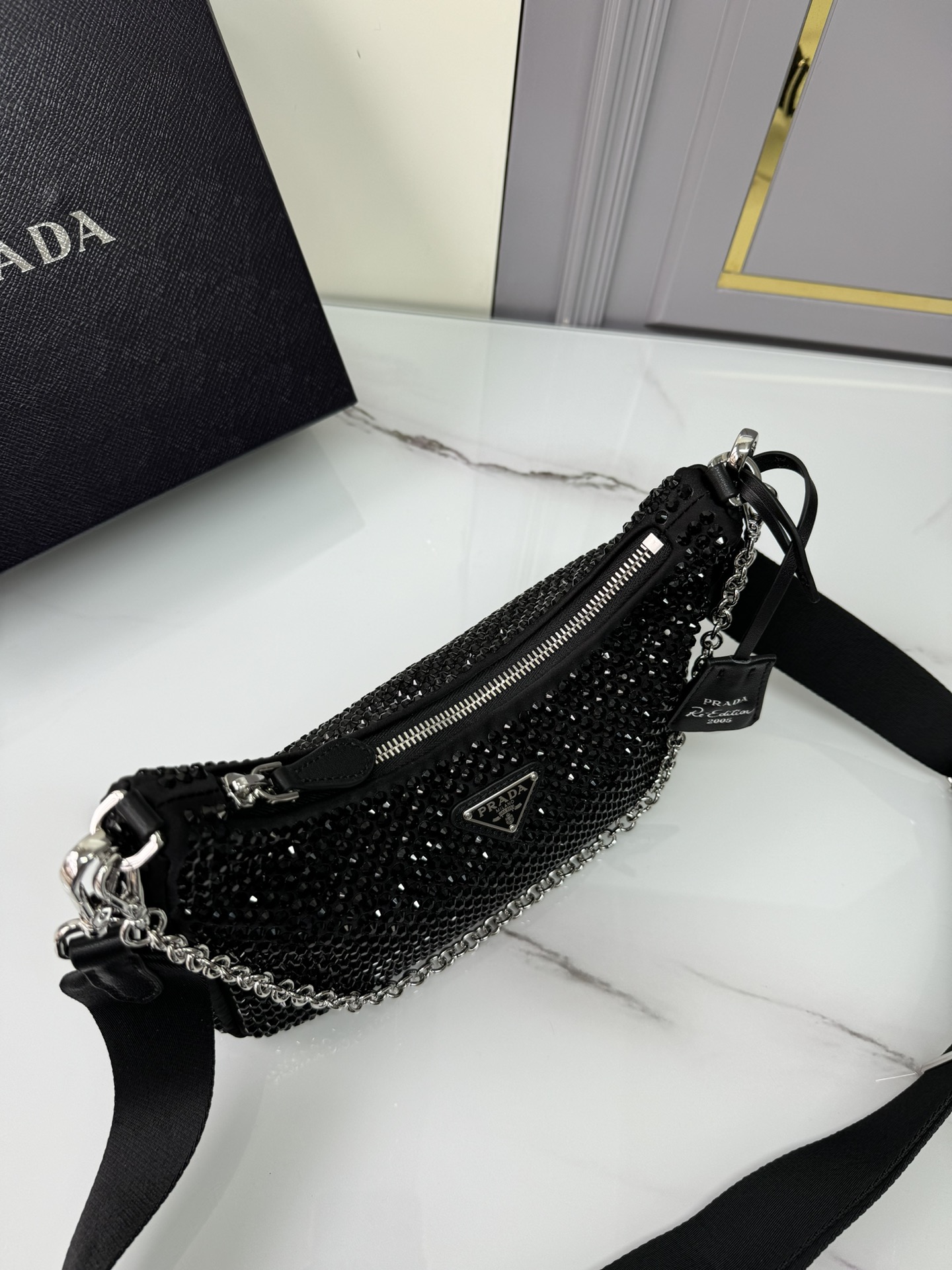 [TOP] PRADA Re-Edition 2005 Bag Crystal 22x16x6cm - Black