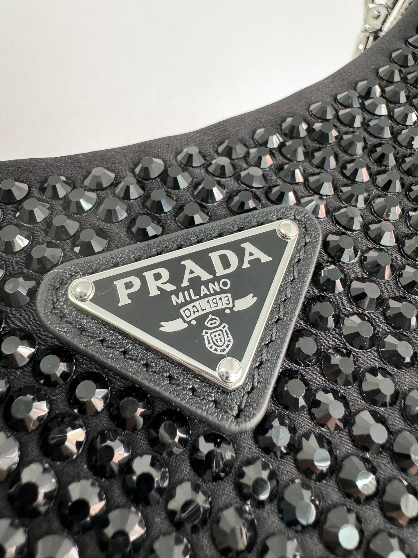 [TOP] PRADA Re-Edition 2005 Bag Crystal 22x16x6cm - Black