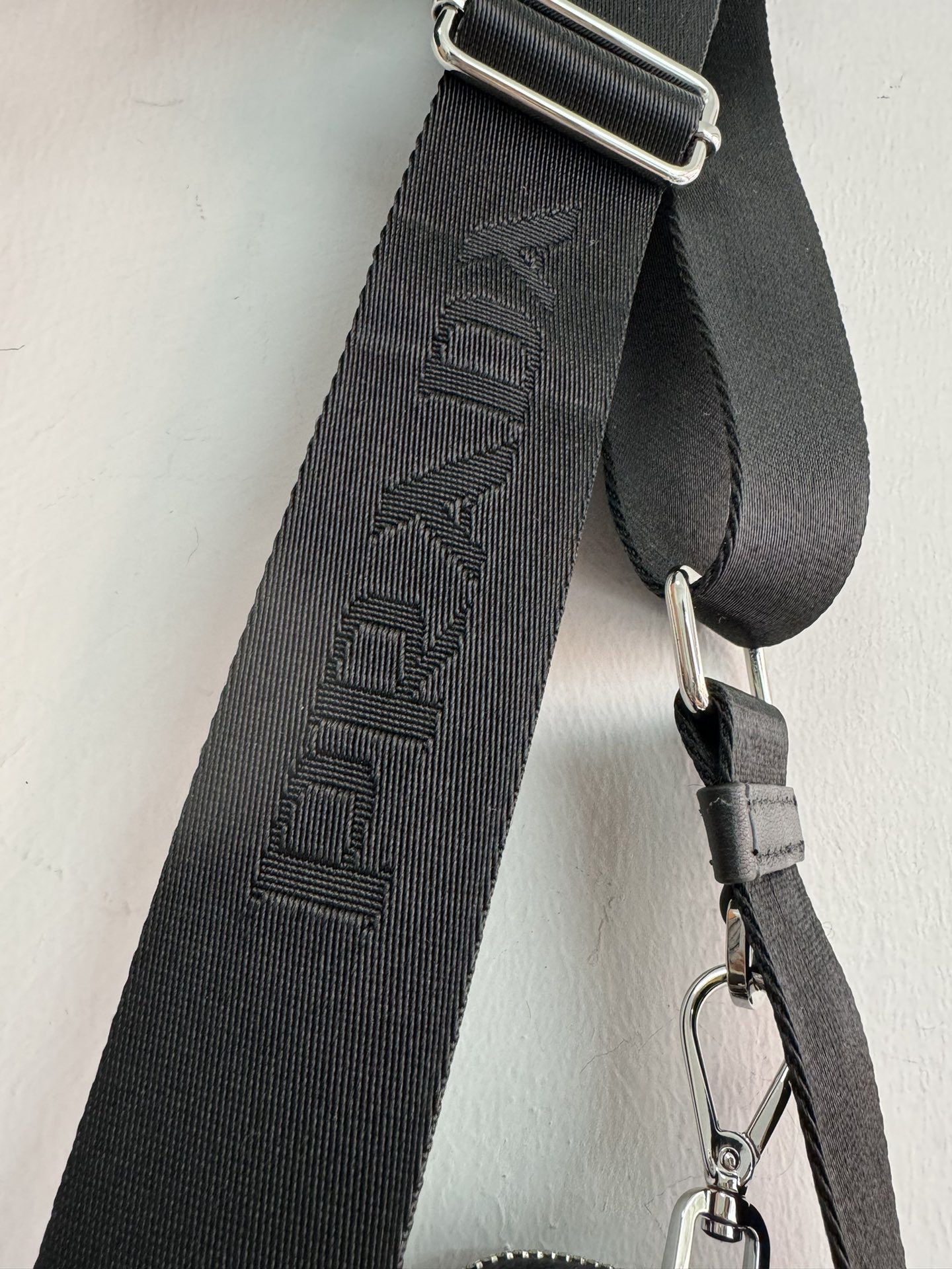 [TOP] PRADA Re-Edition 2005 Bag Crystal 22x16x6cm - Black