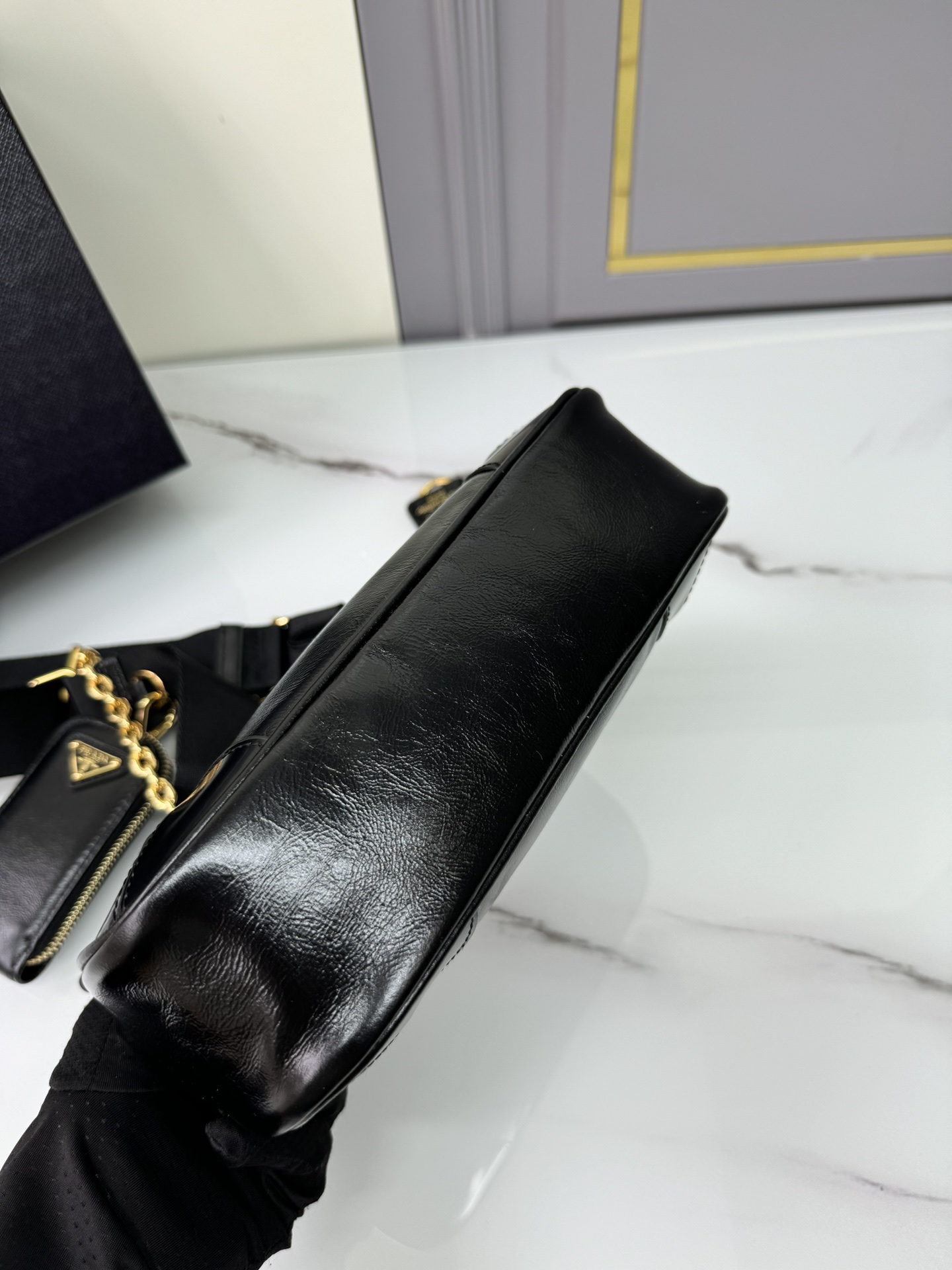 [TOP] PRADA Re-Edition 2005 Hobo Bag Oiled Cowhide 23x17x6.5cm - Black