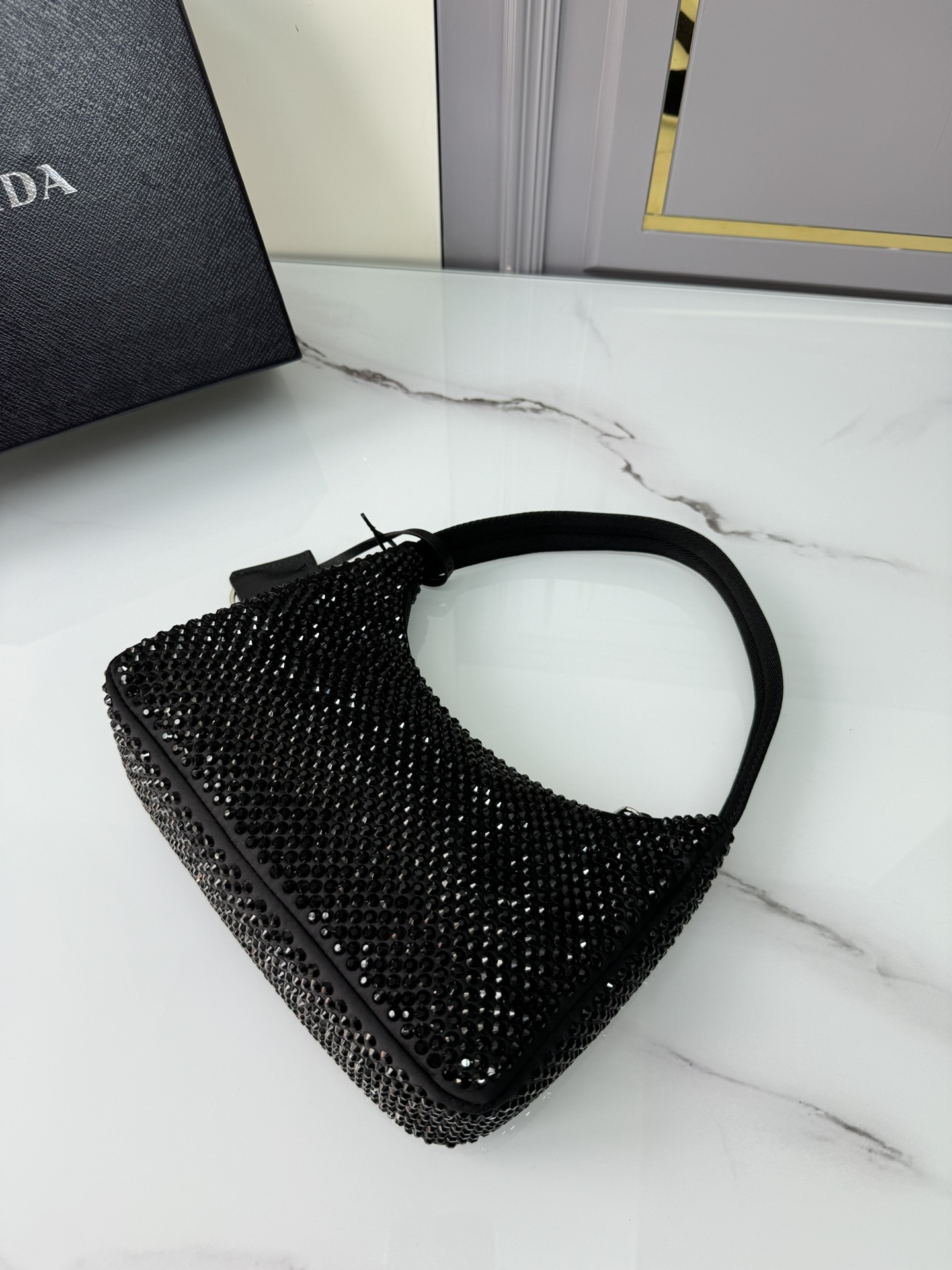 [TOP] PRADA Re-Edition 2000 Bag Crystal 23x13x5cm - Black