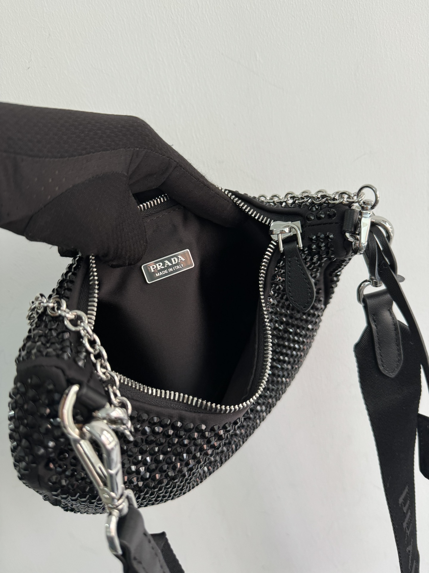 [TOP] PRADA Re-Edition 2005 Bag Crystal 22x16x6cm - Black