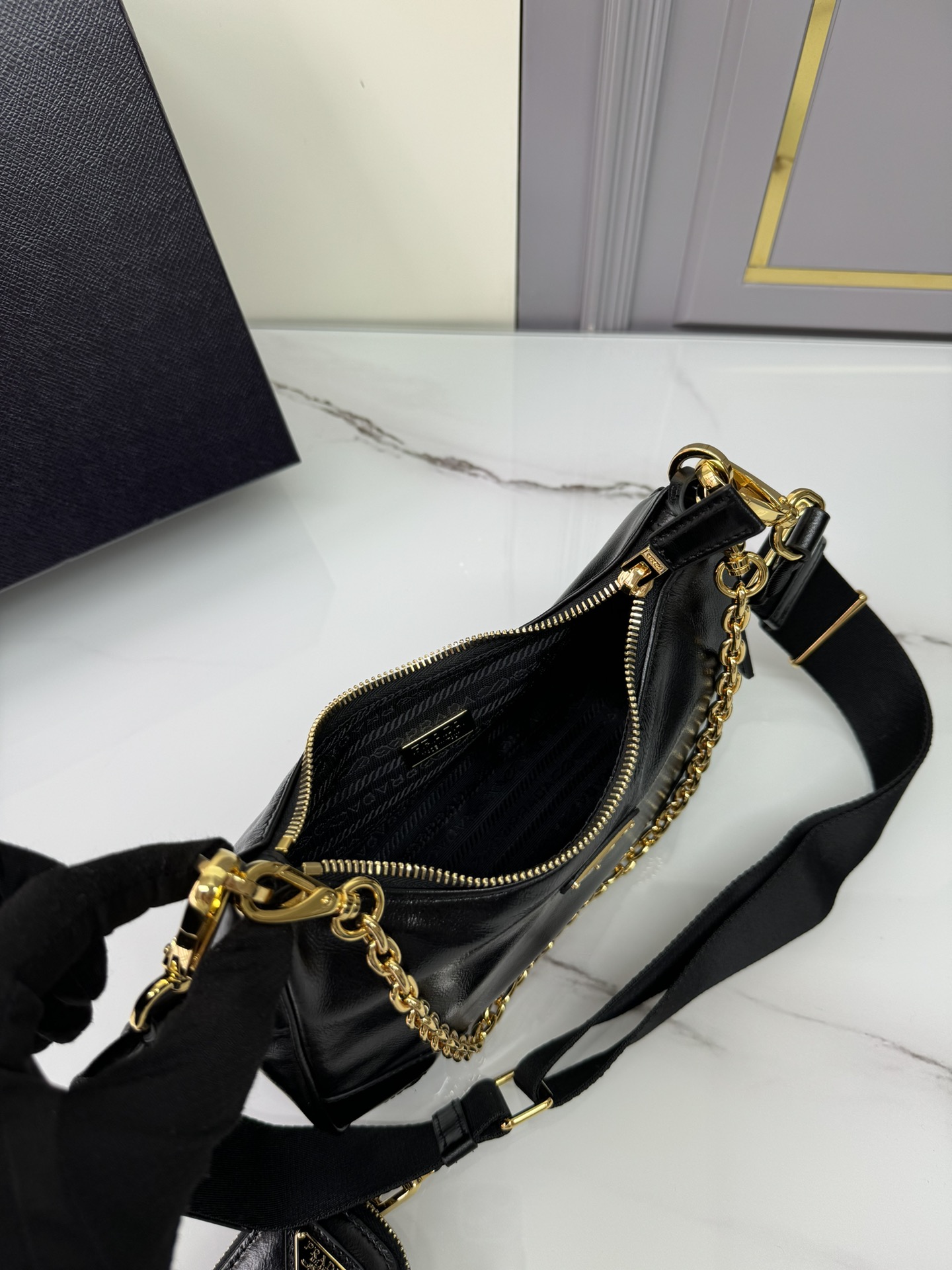 [TOP] PRADA Re-Edition 2005 Hobo Bag Oiled Cowhide 23x17x6.5cm - Black