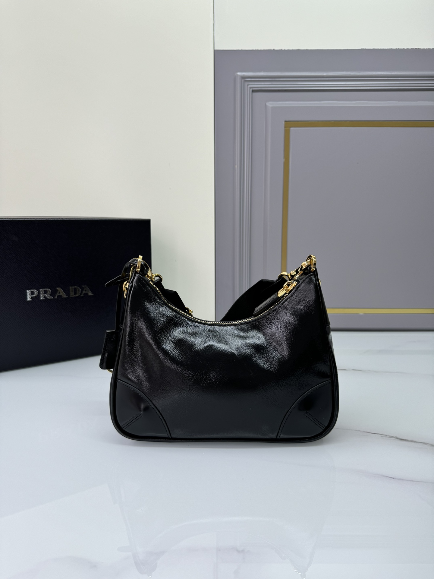 [TOP] PRADA Re-Edition 2005 Hobo Bag Oiled Cowhide 23x17x6.5cm - Black