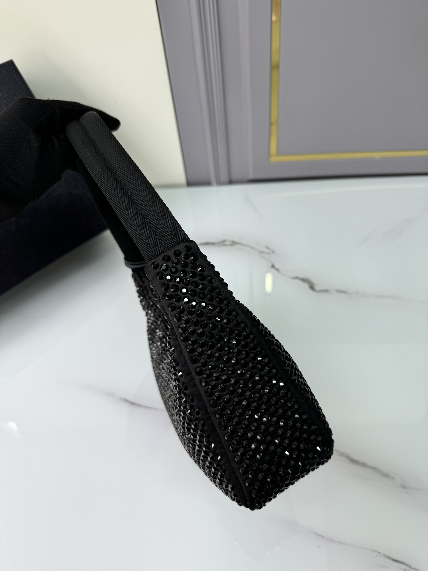 [TOP] PRADA Re-Edition 2000 Bag Crystal 23x13x5cm - Black