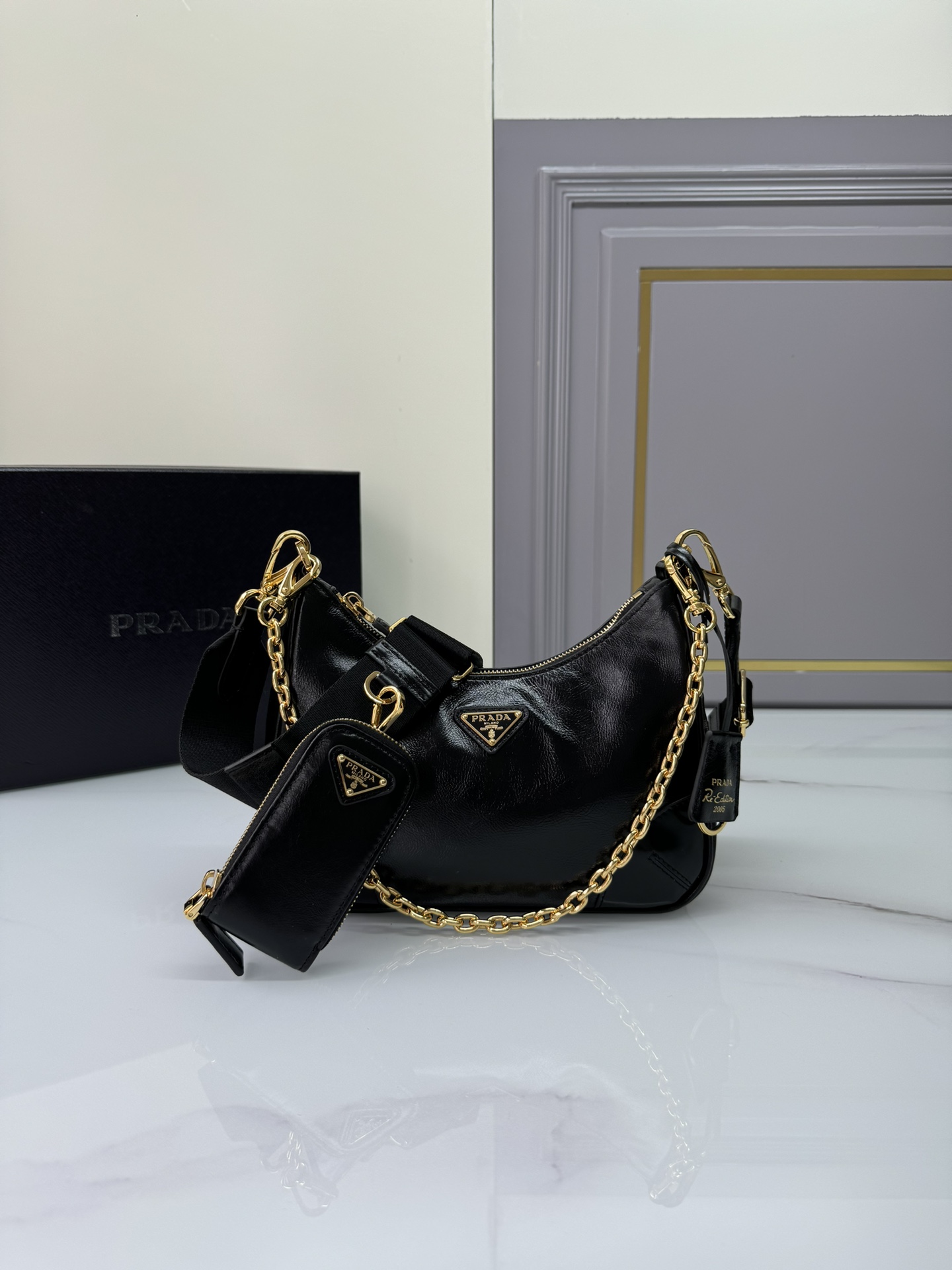 [TOP] PRADA Re-Edition 2005 Hobo Bag Oiled Cowhide 23x17x6.5cm - Black