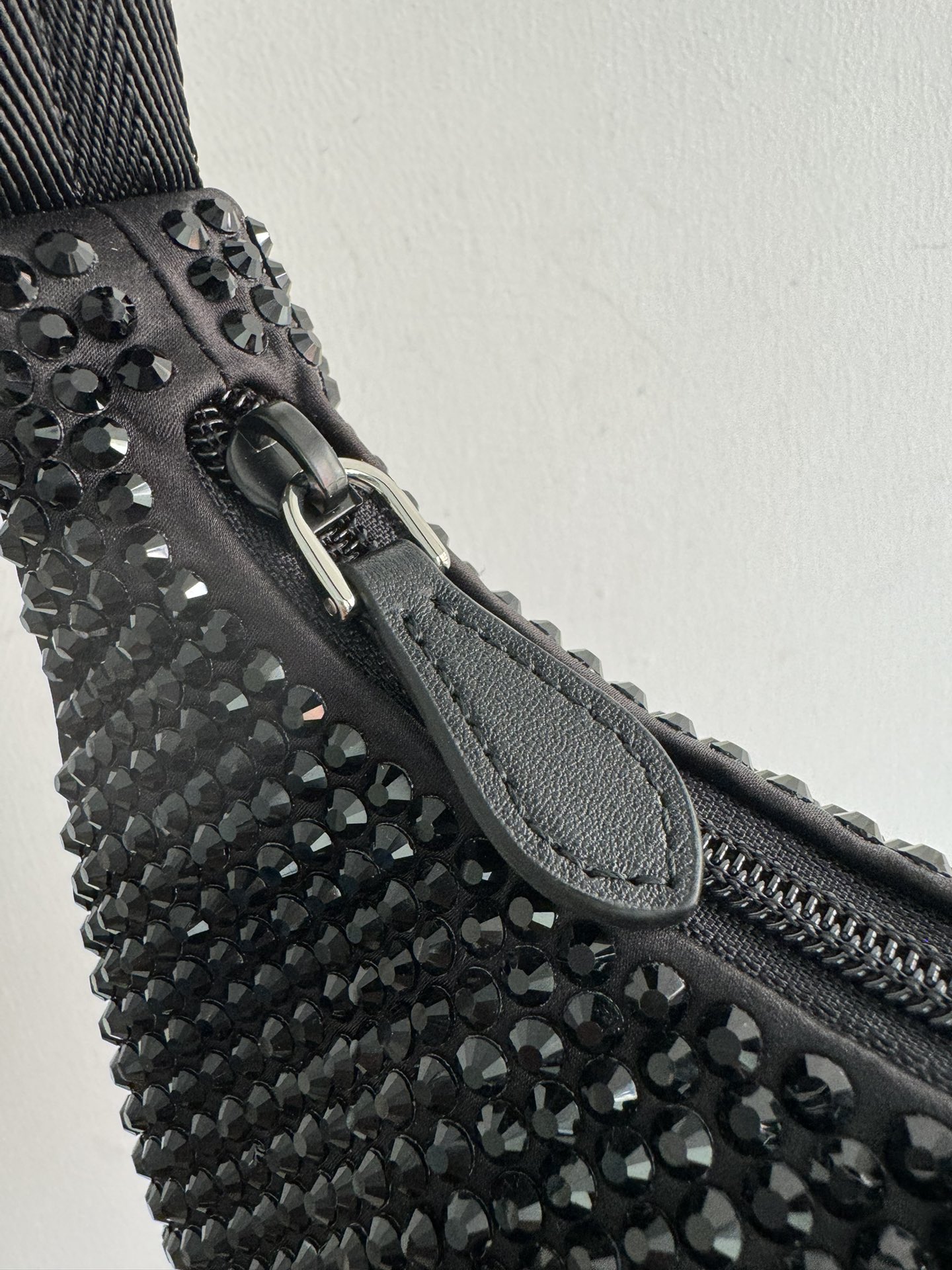 [TOP] PRADA Re-Edition 2000 Bag Crystal 23x13x5cm - Black