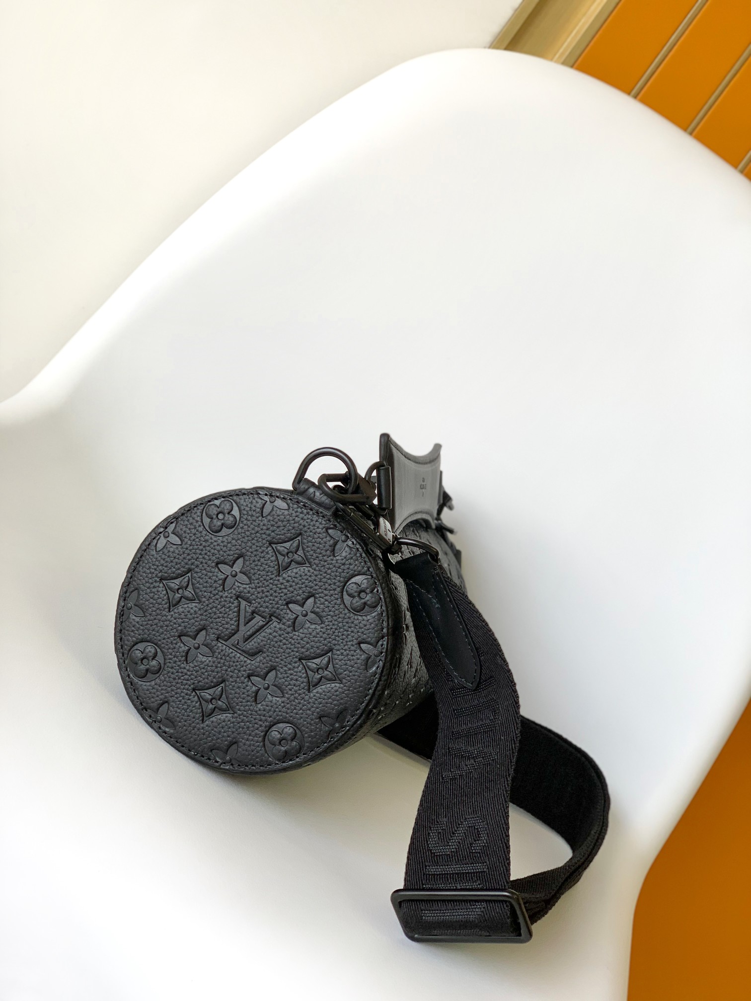 [TOP] Louis Vuitton LV Men's Soft Polochon Small Handbag  - 26x14x14CM - Black