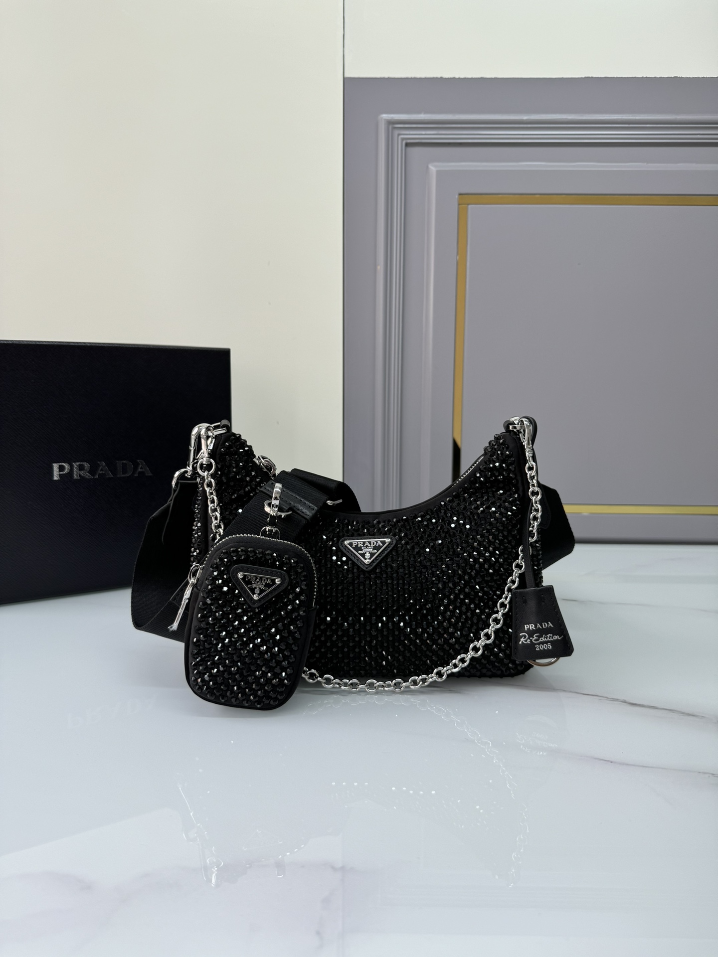 [TOP] PRADA Re-Edition 2005 Bag Crystal 22x16x6cm - Black