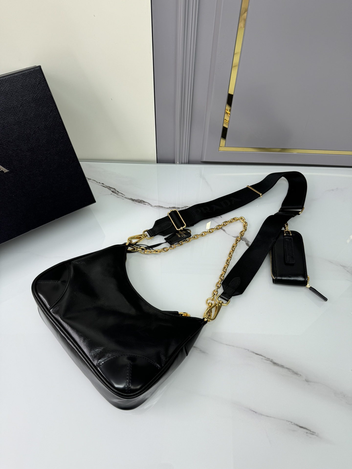 [TOP] PRADA Re-Edition 2005 Hobo Bag Oiled Cowhide 23x17x6.5cm - Black